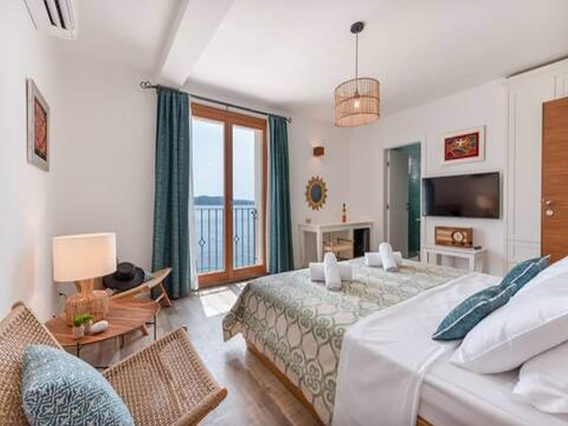 Luxe appartement met zeezicht op 10 meter van het strand in Trogir - foto 2