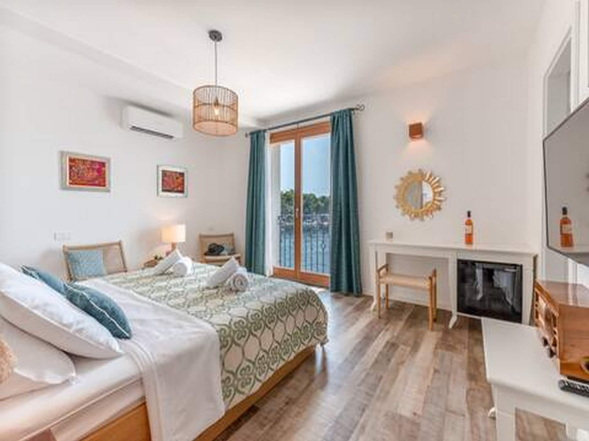 Luxe appartement met zeezicht op 10 meter van het strand in Trogir - foto 4