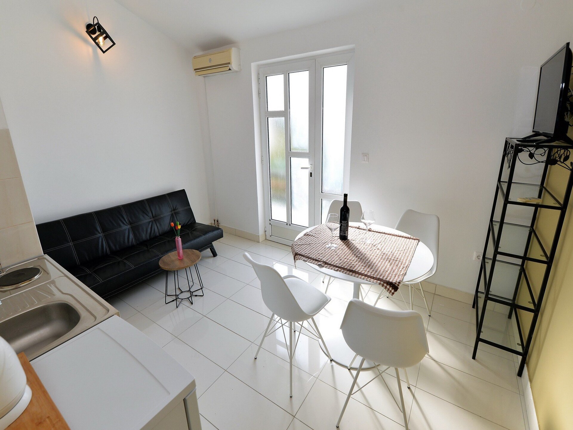 Appartement met balkon en zeezicht op 10 meter van het strand in Murter - foto 33