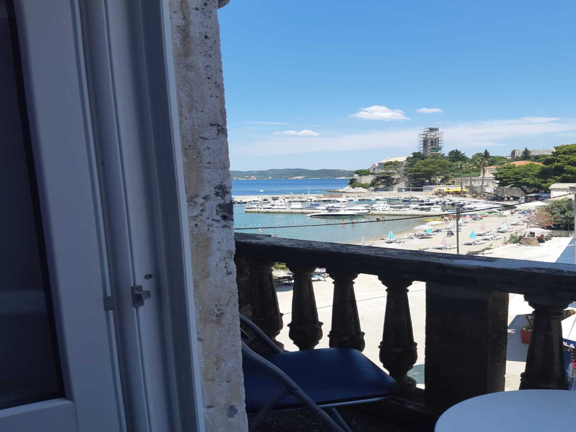Triple kamer met balkon op 200 meter van zandstrand op autovrij Lopud - foto 1