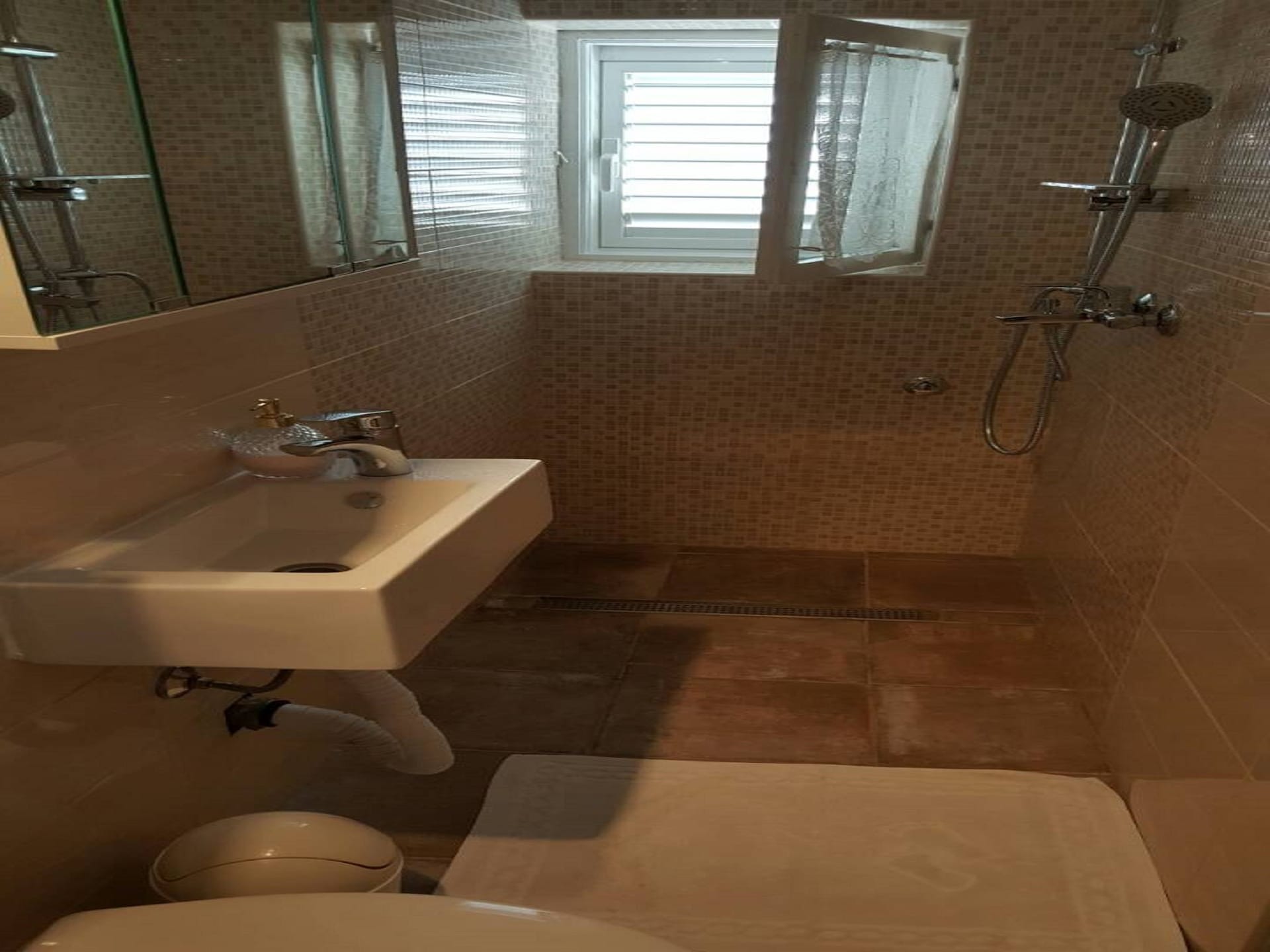 Triple kamer met balkon op 200 meter van zandstrand op autovrij Lopud - foto 9