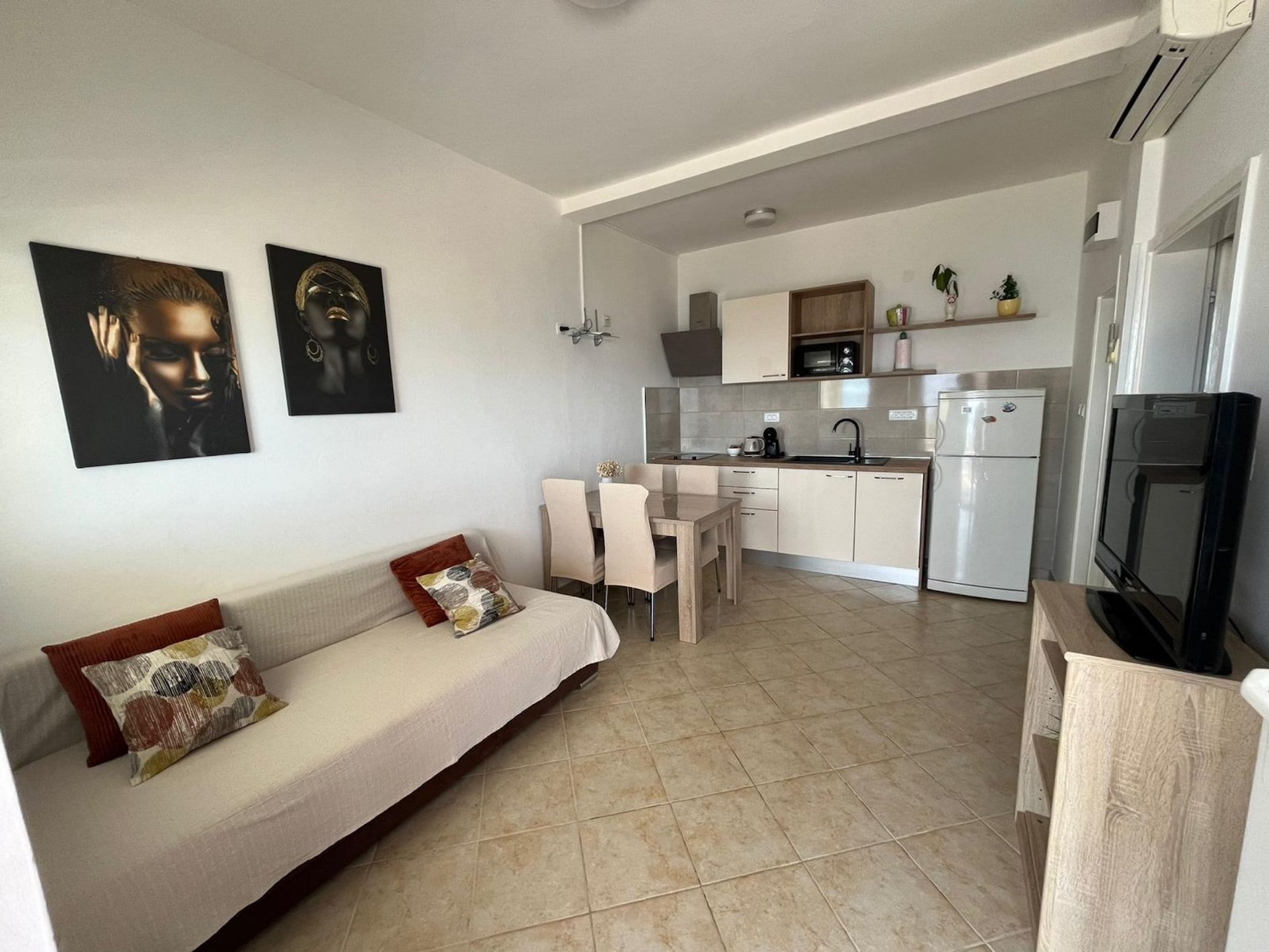 Op 300 m van het strand: Comfortabel appartement in Jelsa · 4 pers. - foto 12