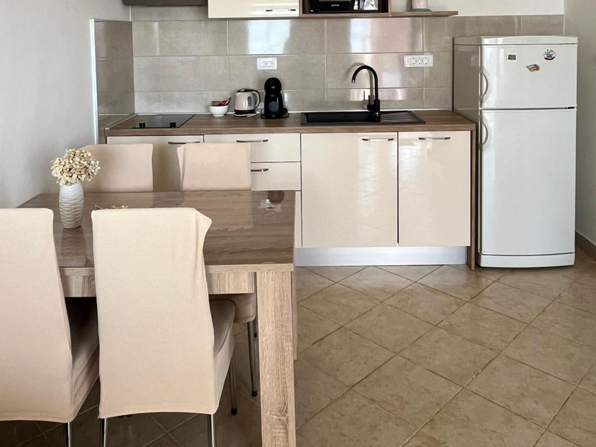 Op 300 m van het strand: Comfortabel appartement in Jelsa · 4 pers. - foto 13