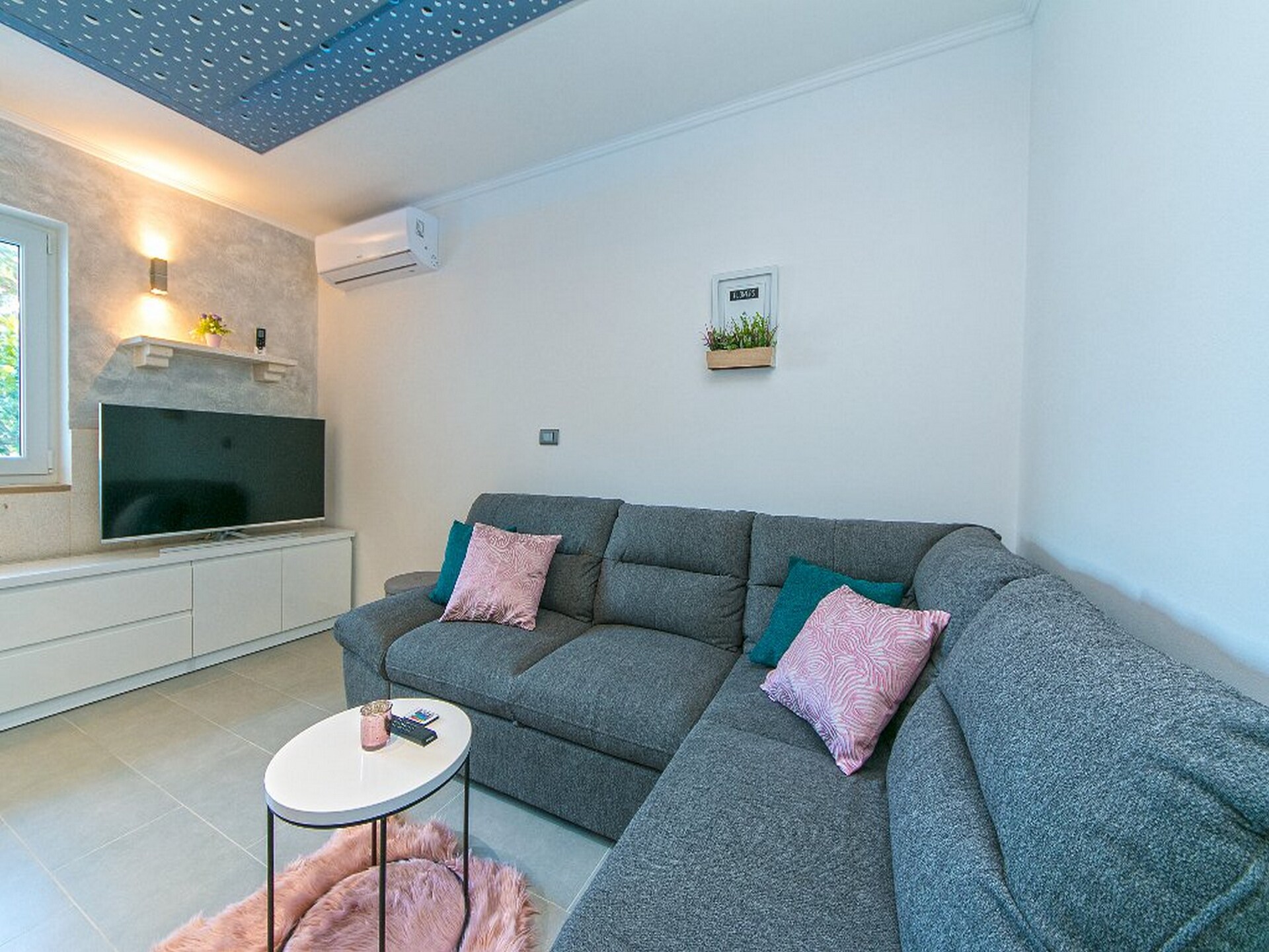 Licht appartement met terras in rustige baai van Brela - foto 3