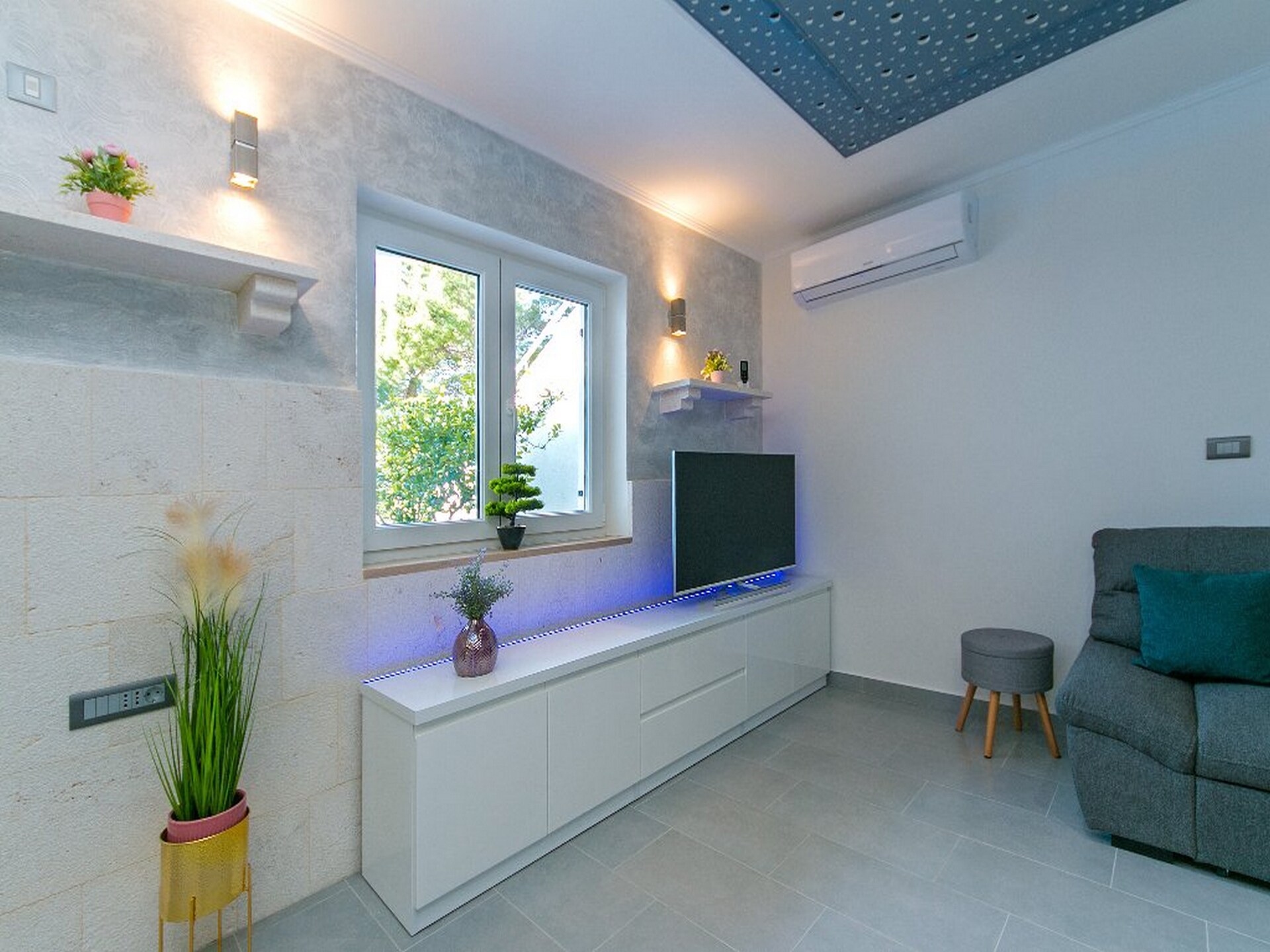 Licht appartement met terras in rustige baai van Brela - foto 4