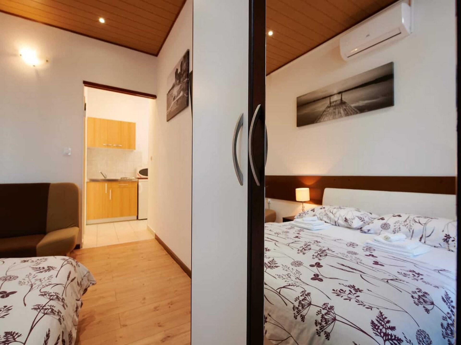 Aan het strand: Studio appartement in Kastel Stafilic voor 4 personen - foto 9