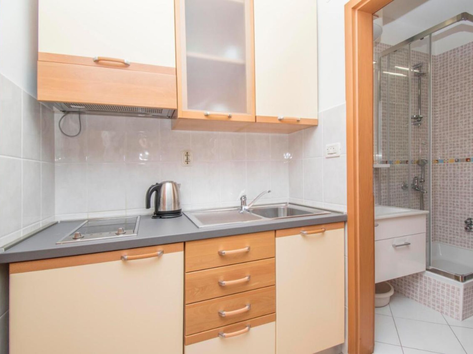 Knusse studio met balkon in het hart van Tučepi, vlak bij zee - foto 4