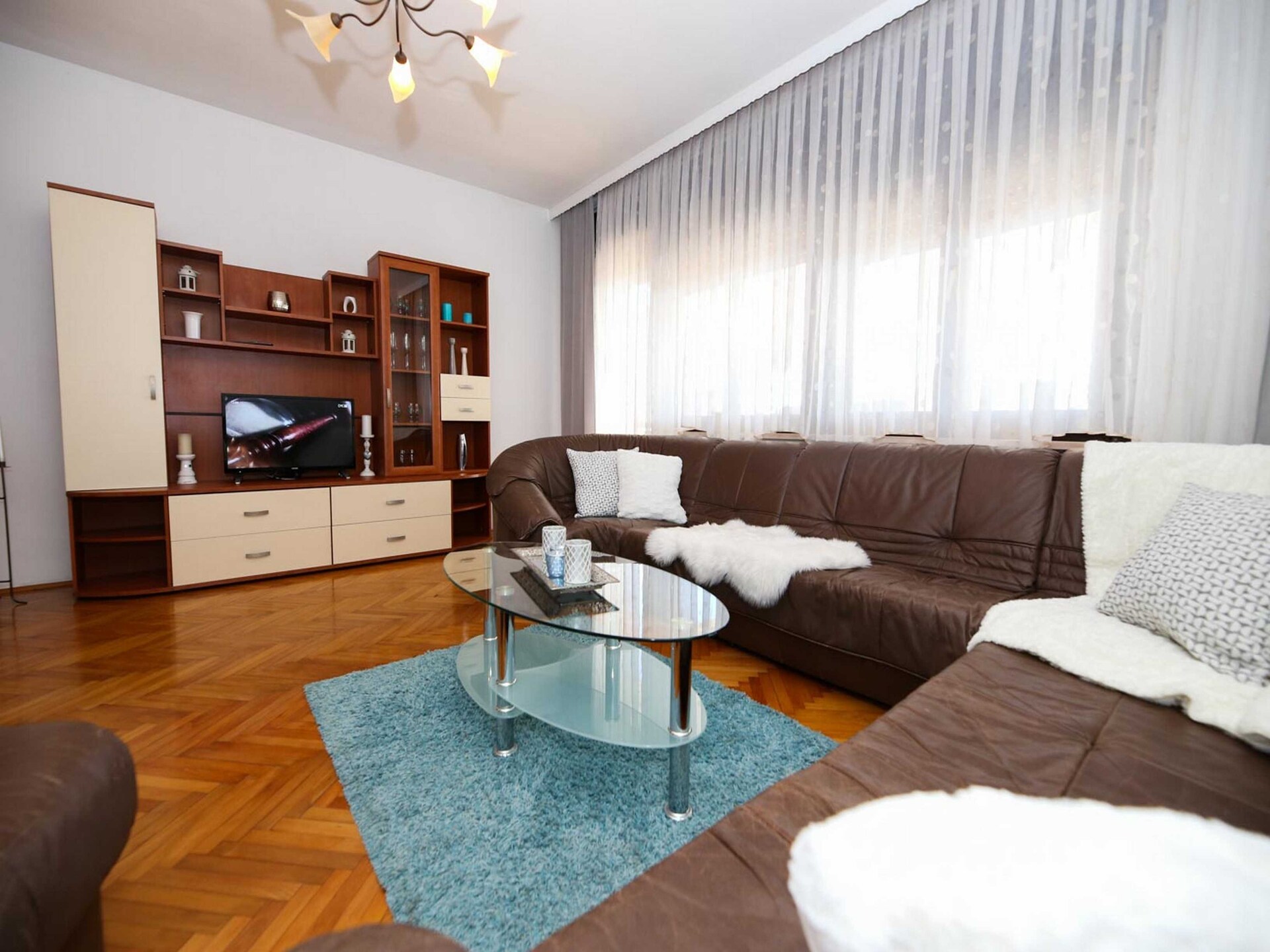 Ruim appartement met zeezicht en terras op 300 meter van het strand in Kaštel Štafilić - foto 2