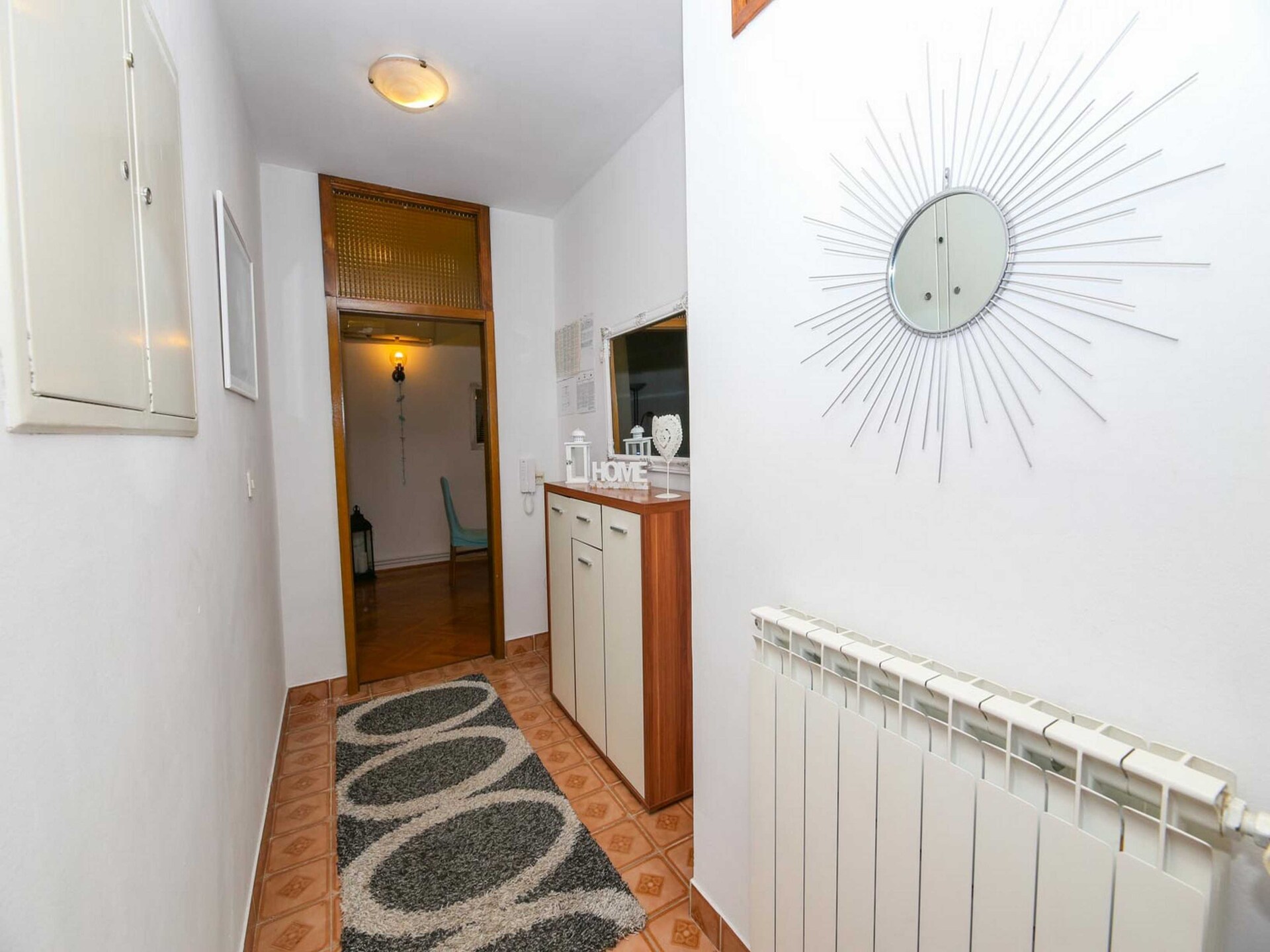 Ruim appartement met zeezicht en terras op 300 meter van het strand in Kaštel Štafilić - foto 22