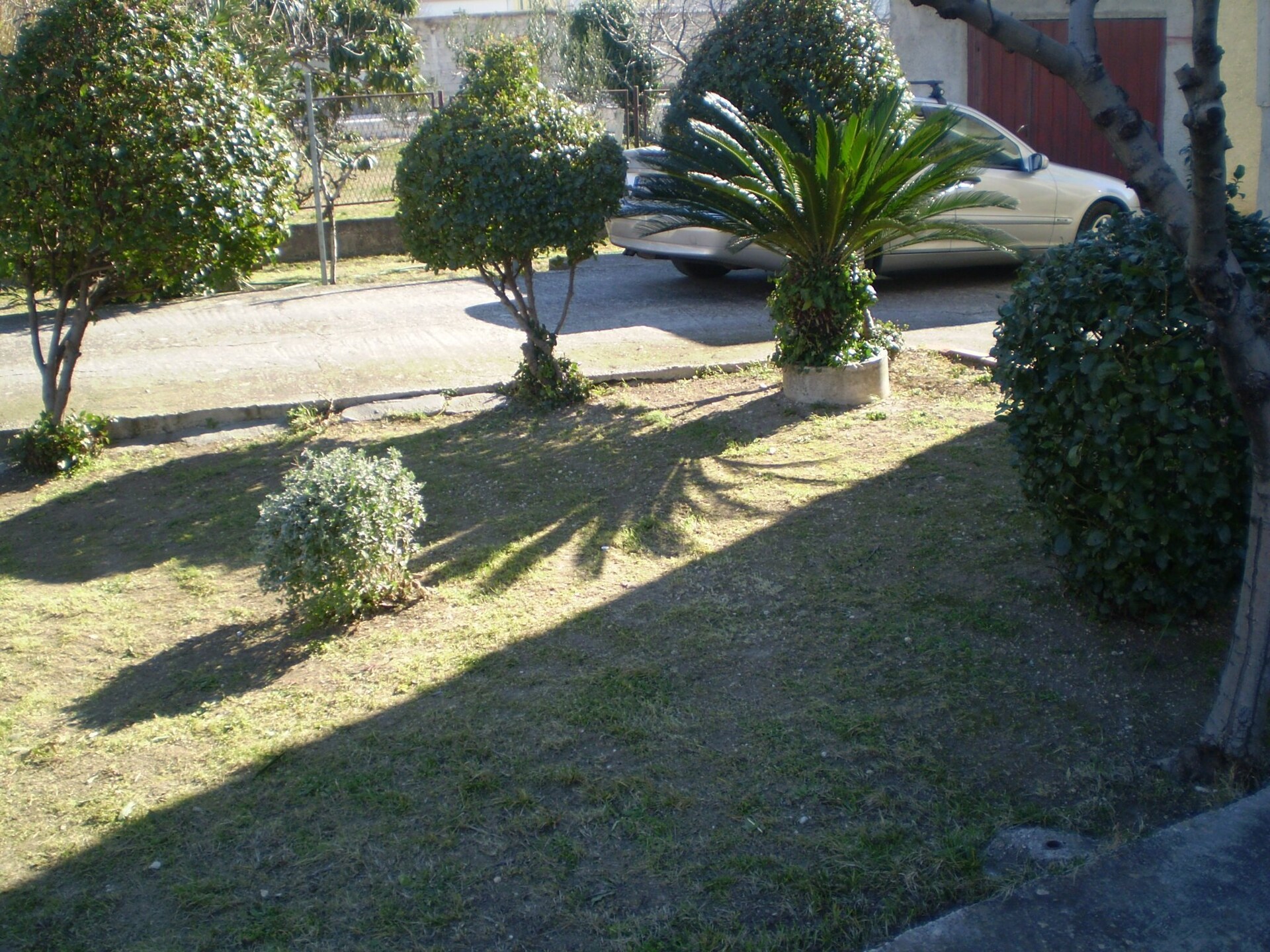 Ruim appartement met zeezicht en terras op 300 meter van het strand in Kaštel Štafilić - foto 18