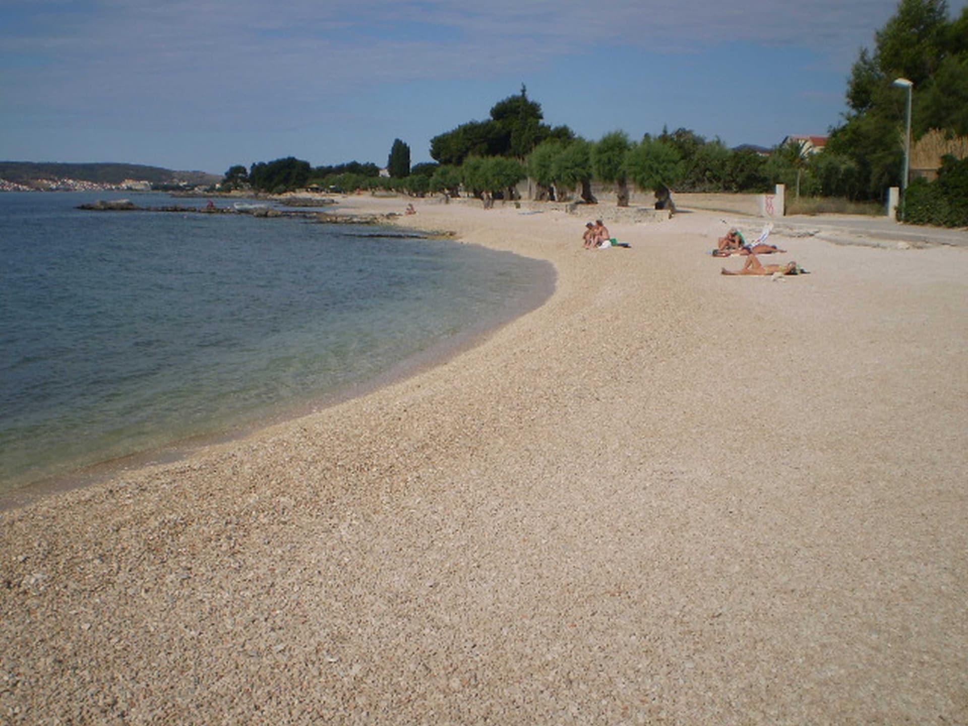 Ruim appartement met zeezicht en terras op 300 meter van het strand in Kaštel Štafilić - foto 29
