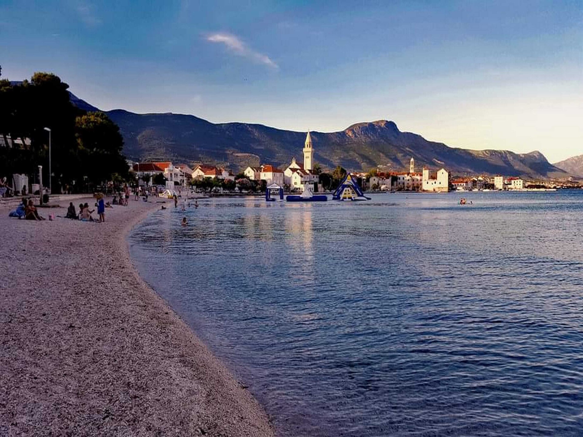 Ruim appartement met zeezicht en terras op 300 meter van het strand in Kaštel Štafilić - foto 31