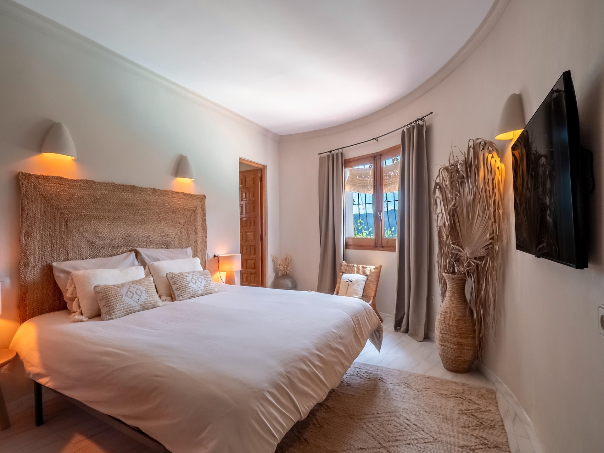 Villa Vista: Luxe Ibiza-stijl villa met panoramisch uitzicht over de Challon-vallei - foto 3