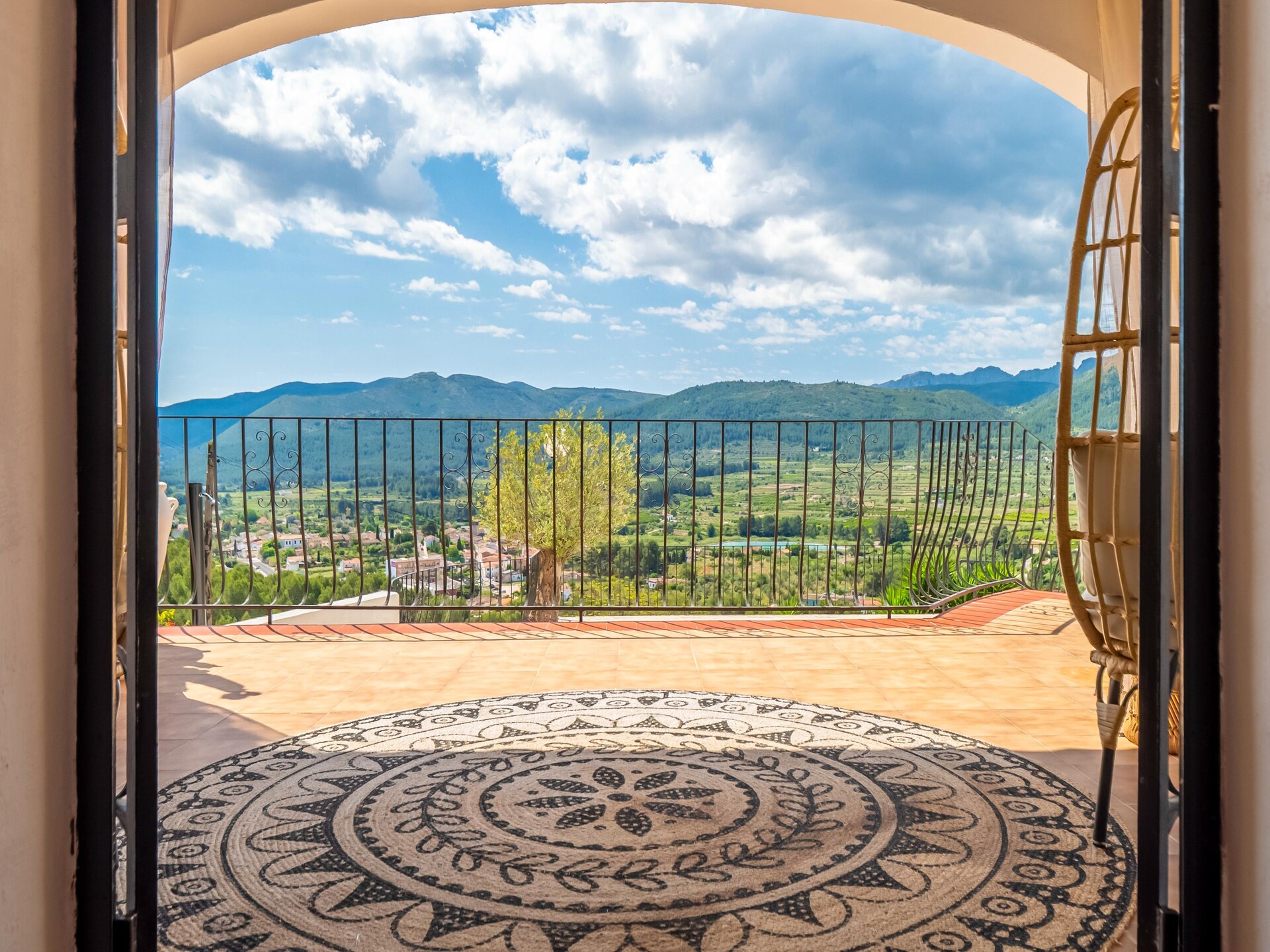 Villa Vista: Luxe Ibiza-stijl villa met panoramisch uitzicht over de Challon-vallei - foto 22