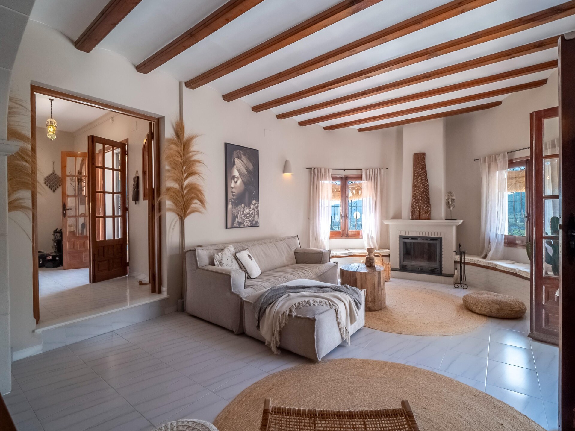 Villa Vista: Luxe Ibiza-stijl villa met panoramisch uitzicht over de Challon-vallei - foto 2