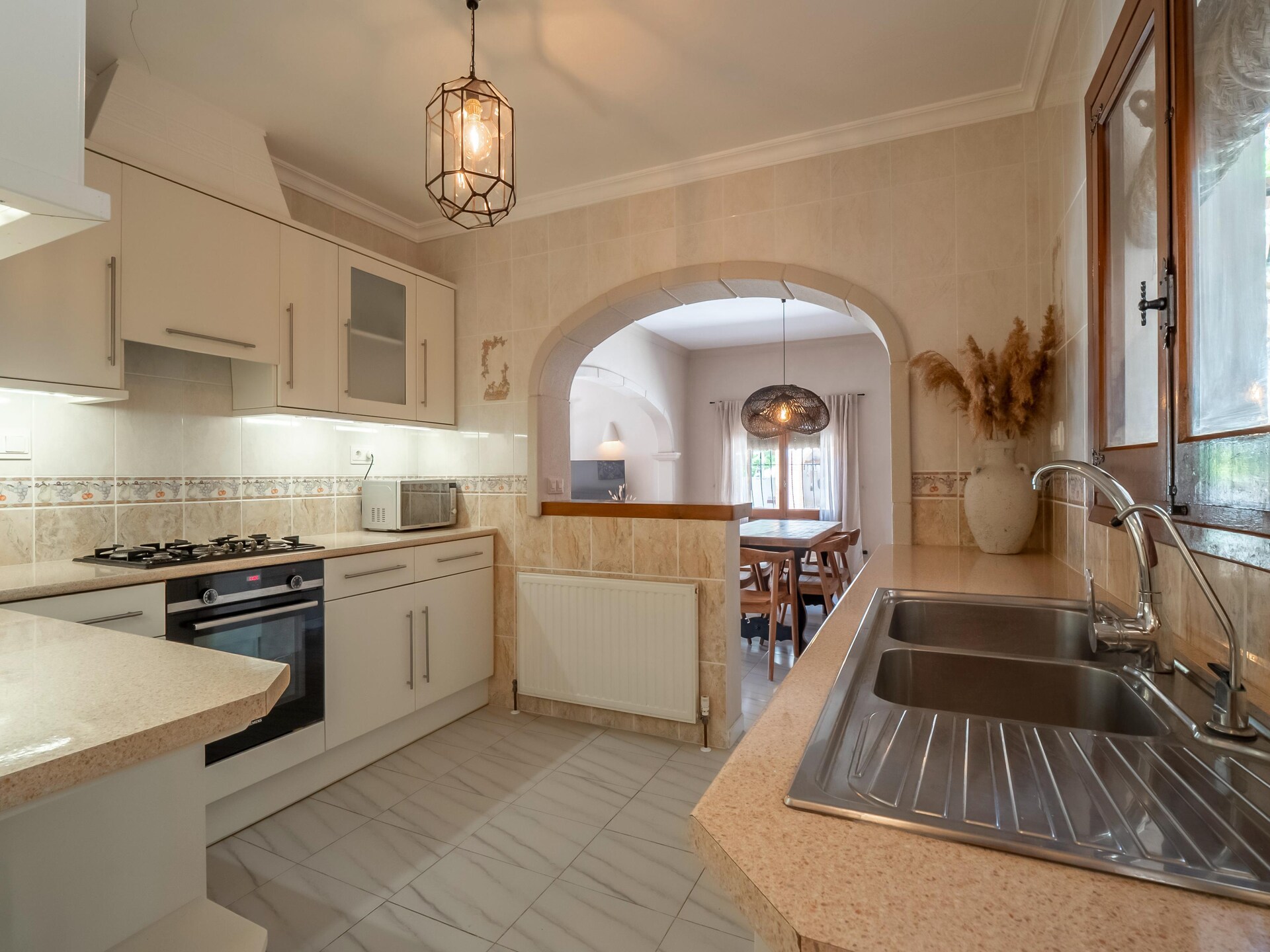 Villa Vista: Luxe Ibiza-stijl villa met panoramisch uitzicht over de Challon-vallei - foto 16