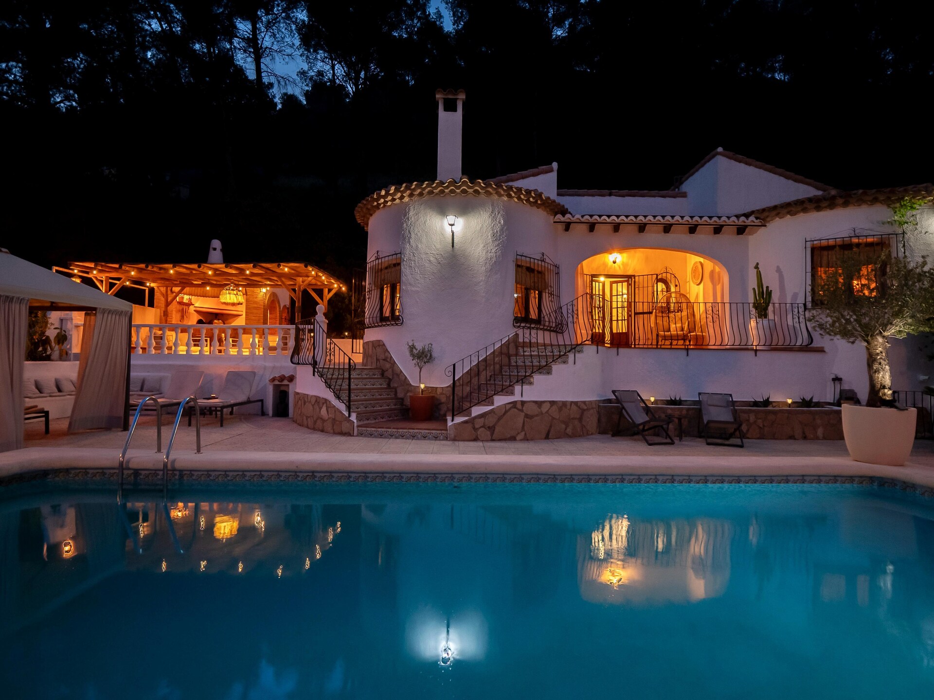 Villa Vista: Luxe Ibiza-stijl villa met panoramisch uitzicht over de Challon-vallei - foto 5