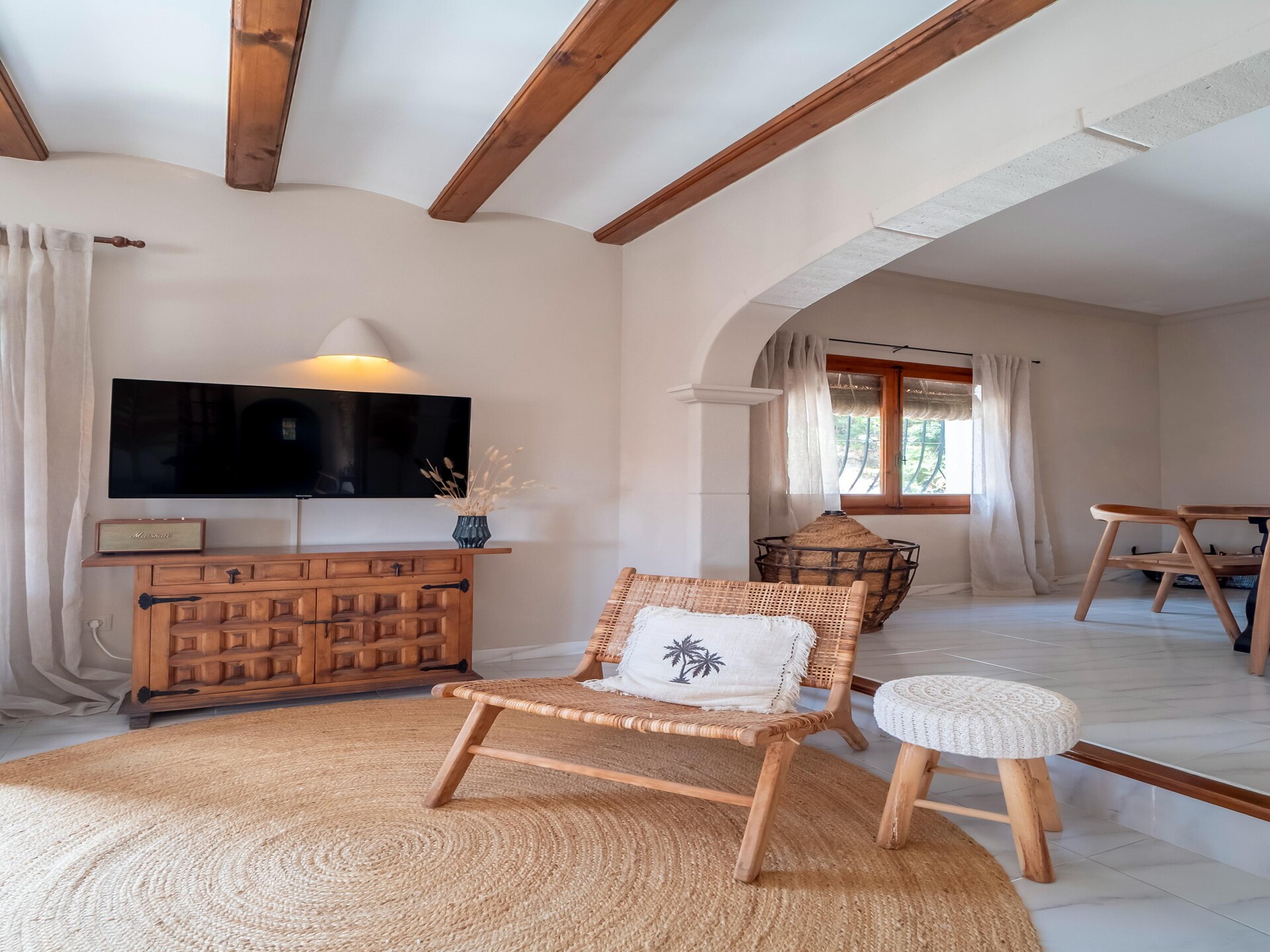 Villa Vista: Luxe Ibiza-stijl villa met panoramisch uitzicht over de Challon-vallei - foto 9