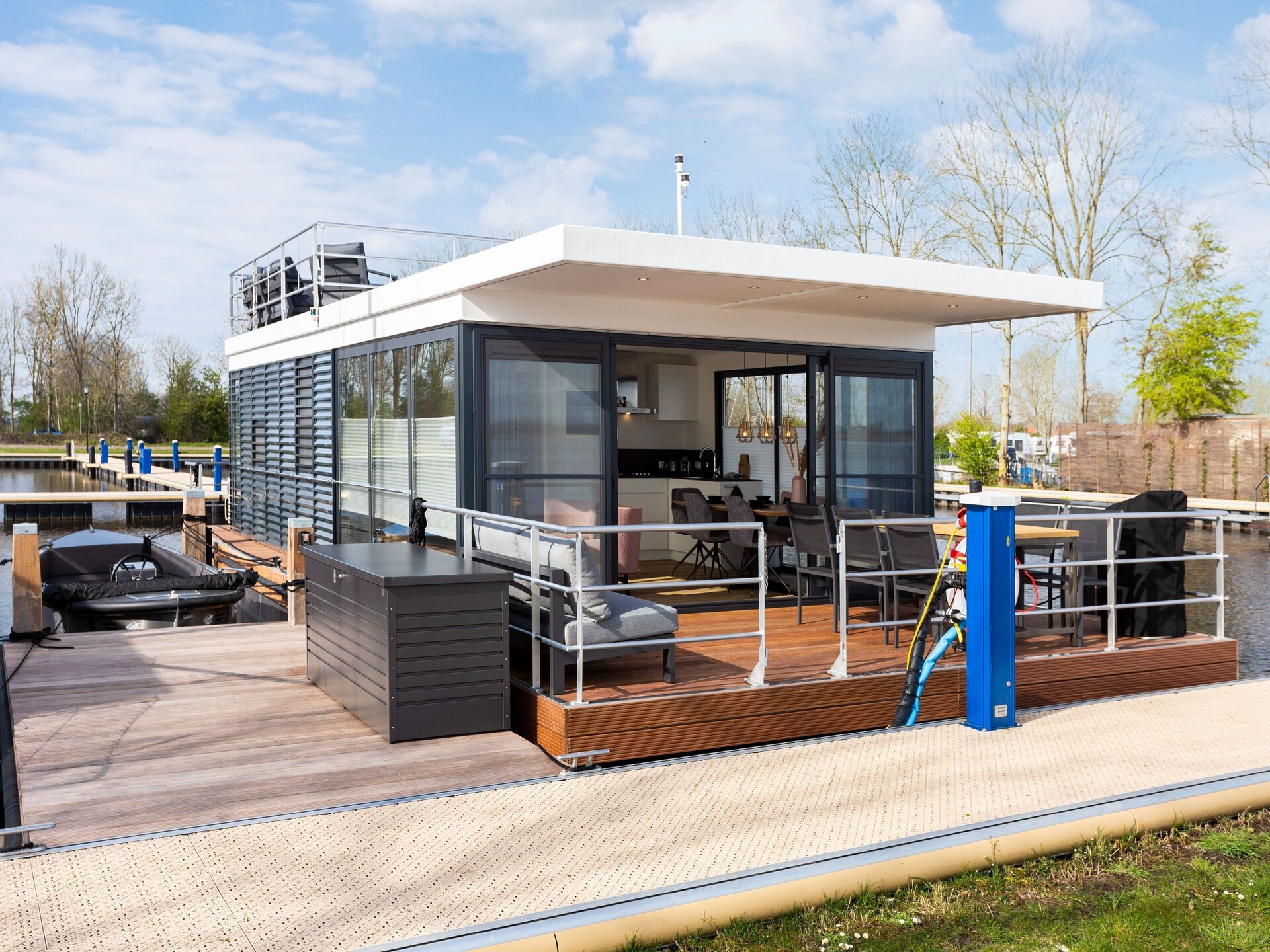 Woonboot 'de Valreep' met tuin aan het Sneekermeer - foto 6