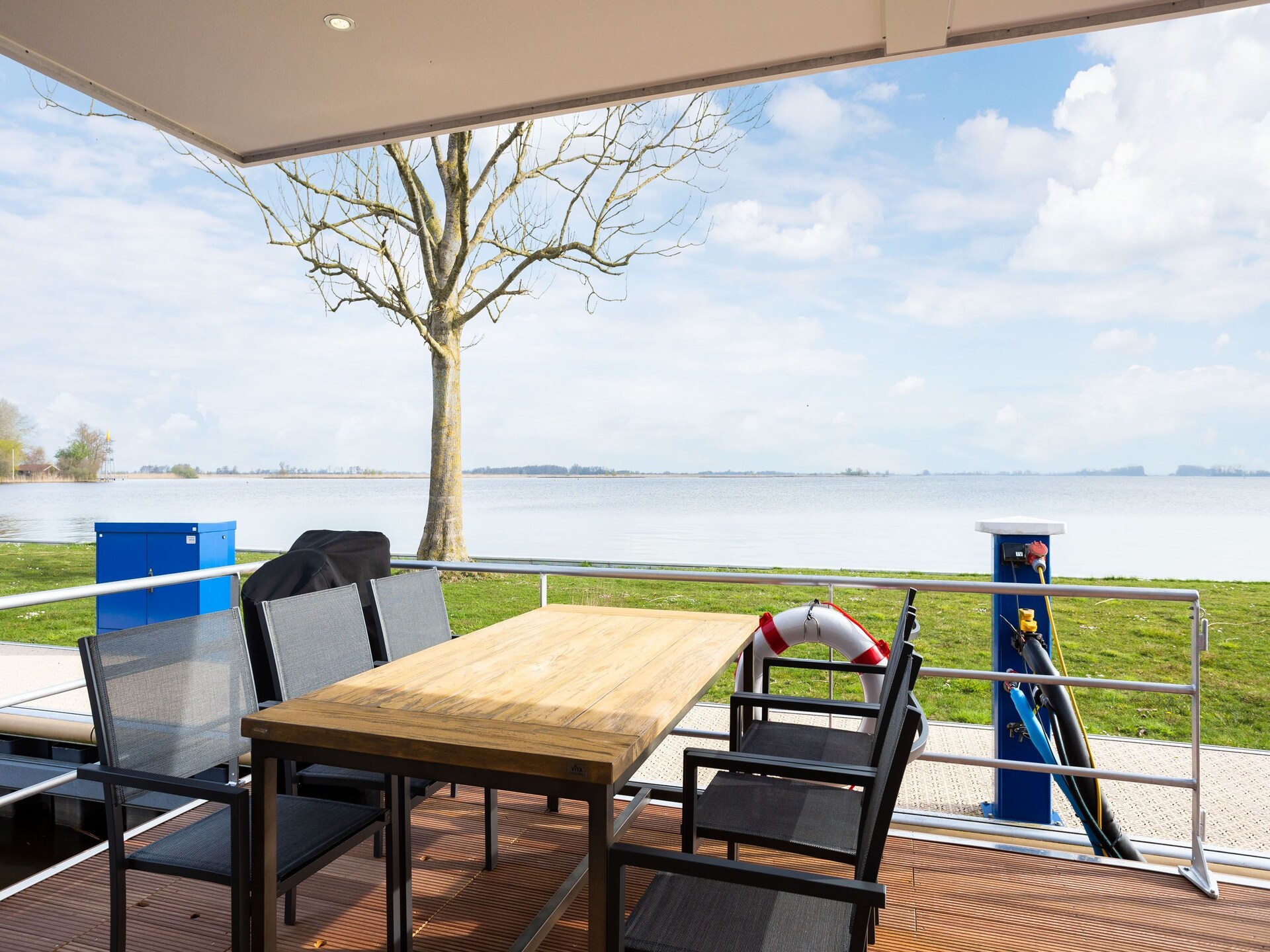 Woonboot 'de Valreep' met tuin aan het Sneekermeer - foto 13