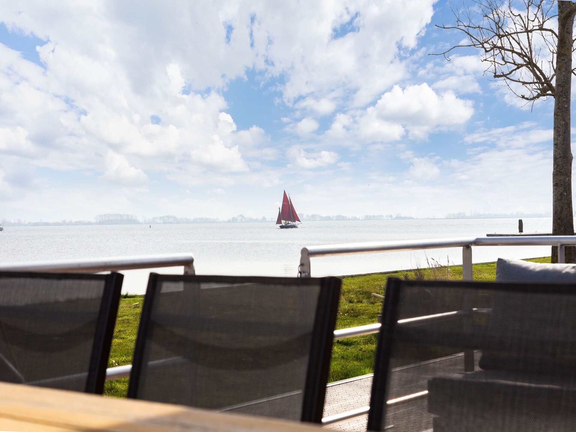 Woonboot 'de Valreep' met tuin aan het Sneekermeer - foto 16
