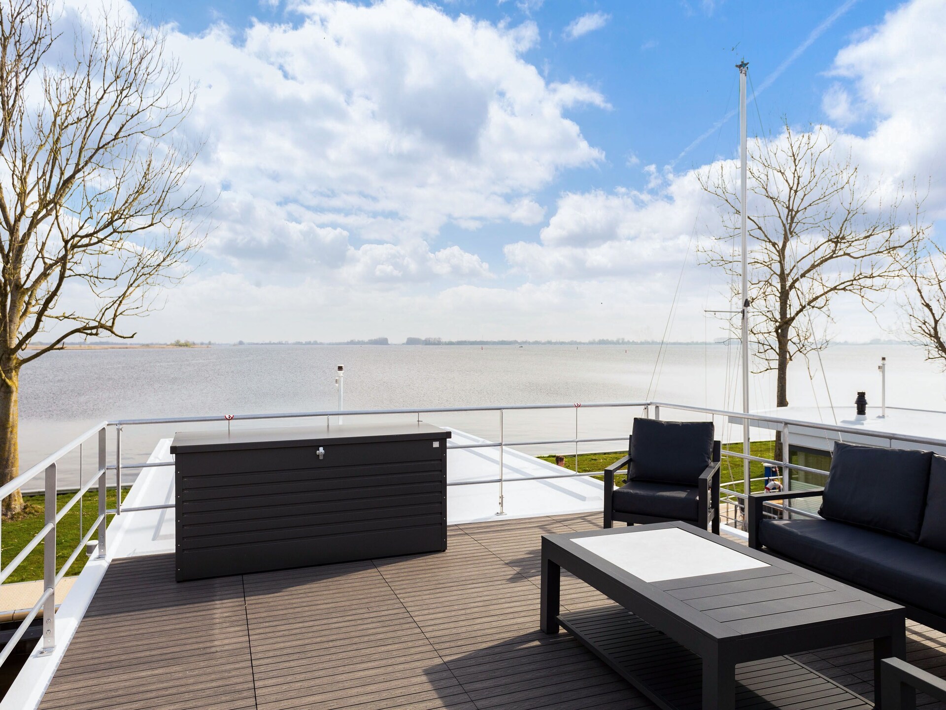 Woonboot 'de Valreep' met tuin aan het Sneekermeer - foto 14