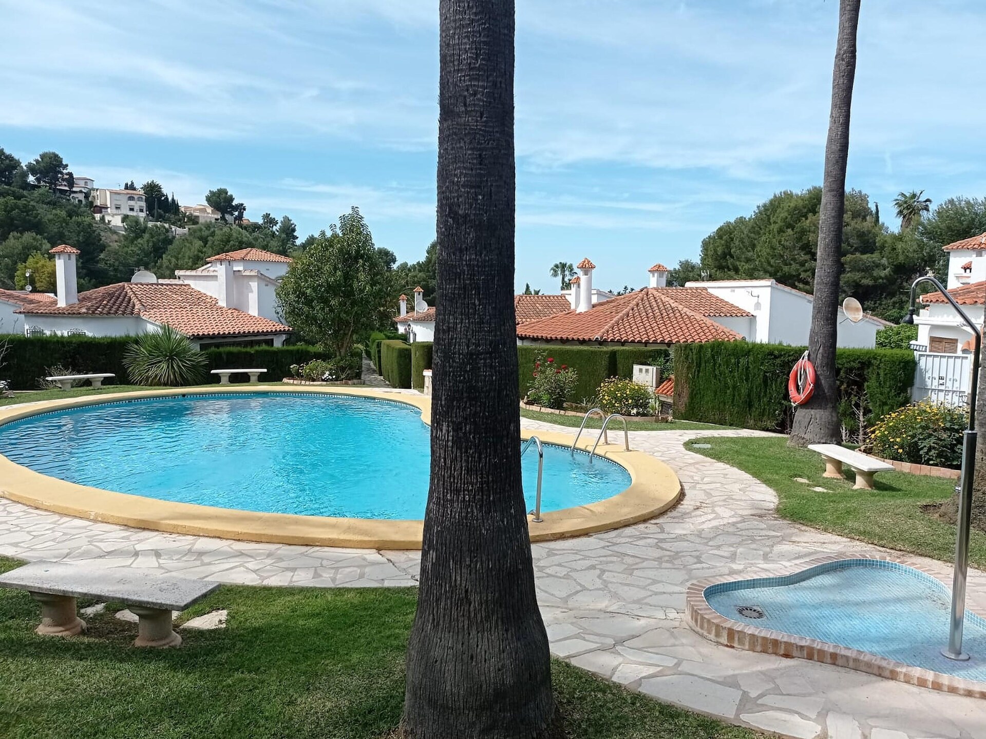 Vrijstaande bungalow met tuin nabij zee in Denia - foto 1