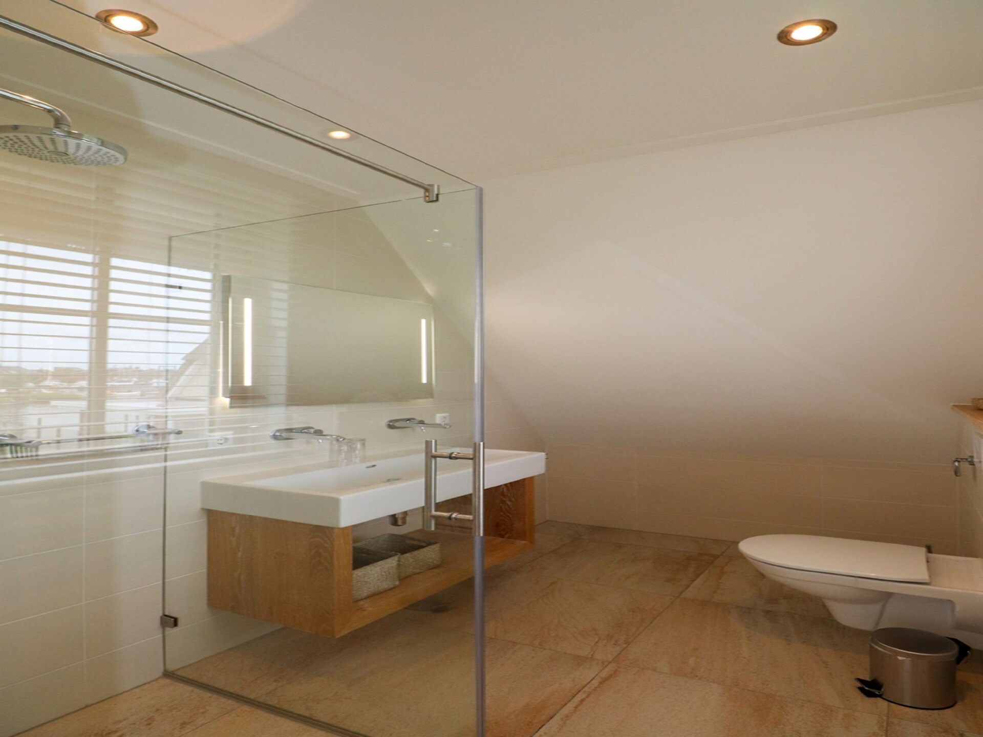 Luxe rietgedekte villa aan het water in hartje Friesland - foto 19
