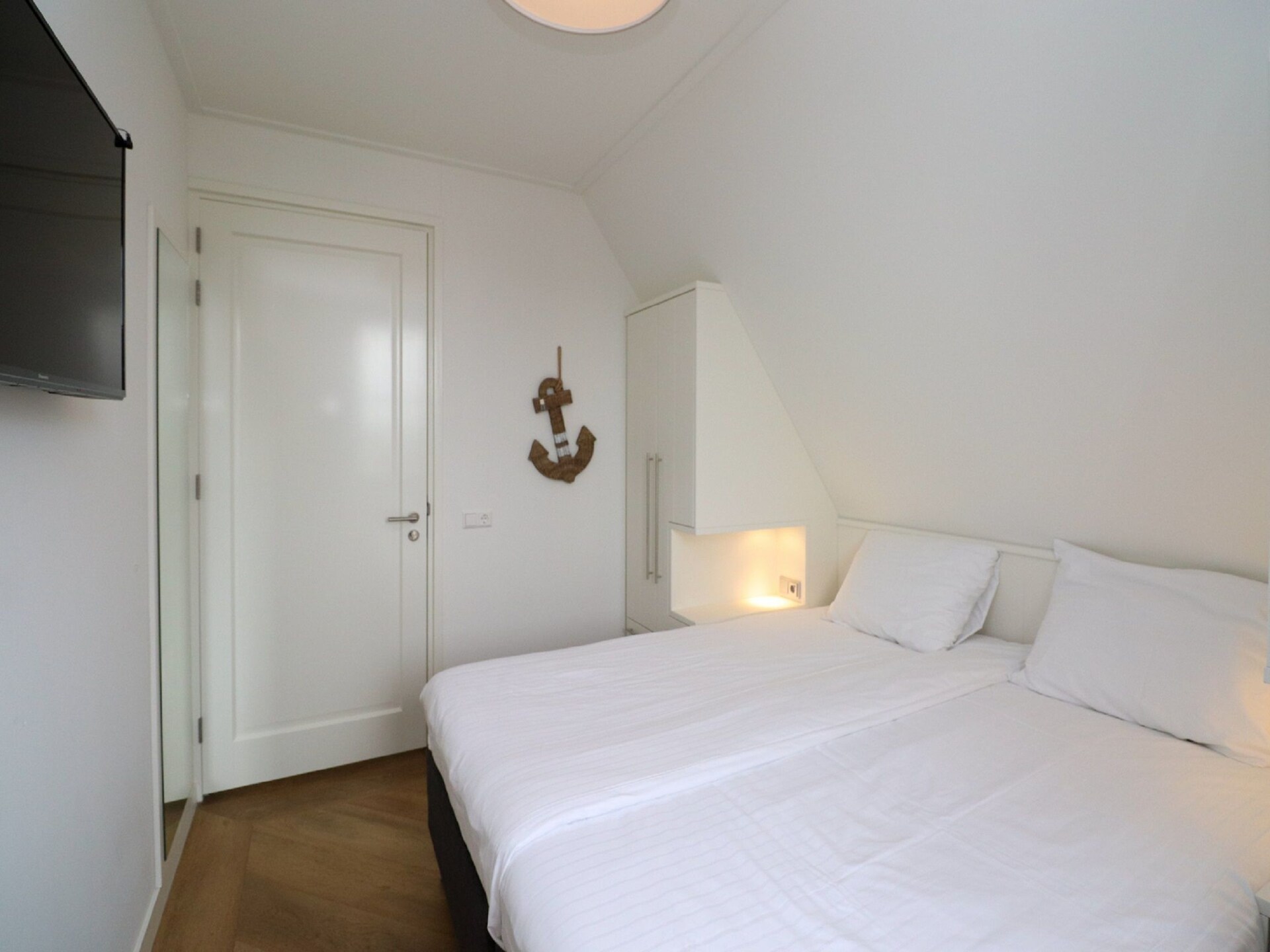 Luxe rietgedekte villa aan het water in hartje Friesland - foto 16