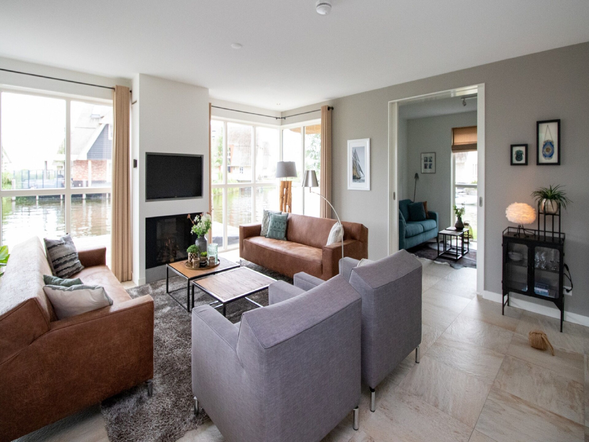 Luxe rietgedekte villa aan het water in hartje Friesland - foto 10