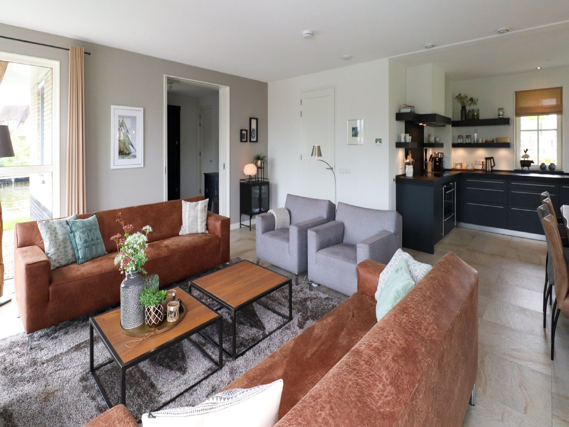Luxe rietgedekte villa aan het water in hartje Friesland - foto 11