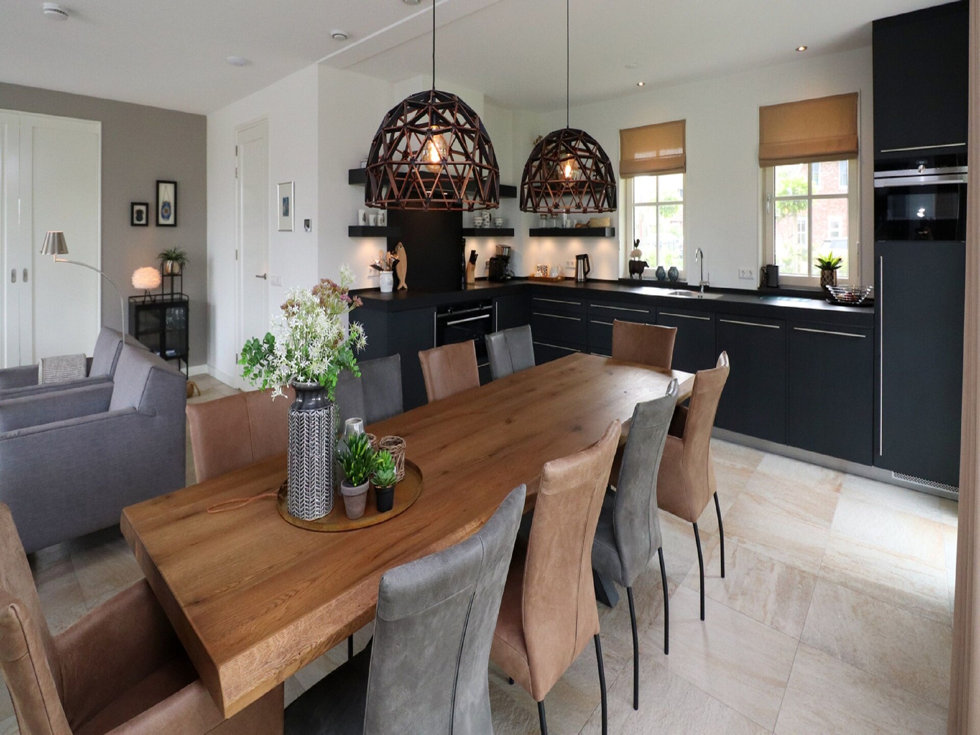 Luxe rietgedekte villa aan het water in hartje Friesland - foto 3