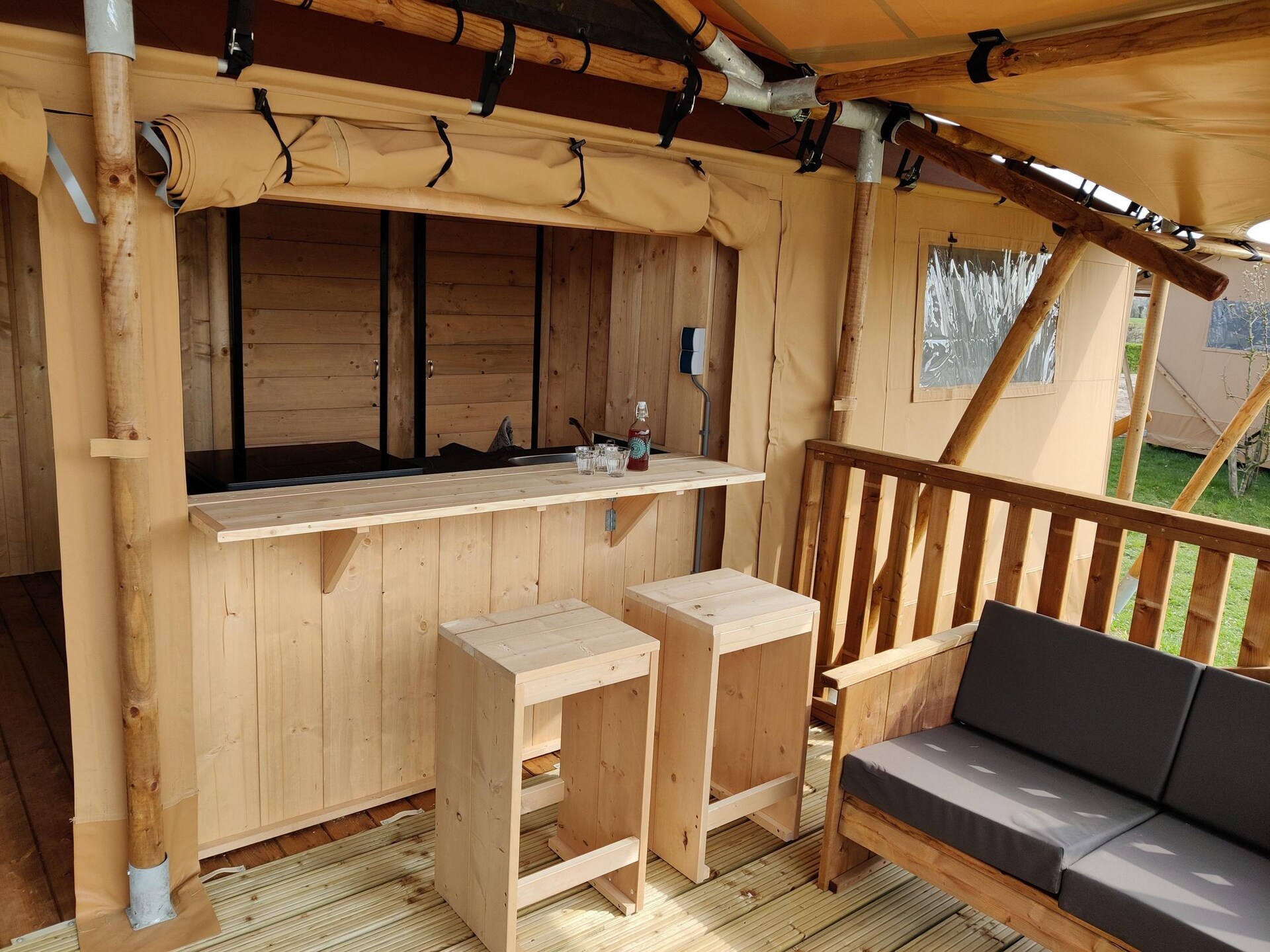 Luxe glampingtent met uitzicht op Kuinderbos in Bant, Flevoland - foto 15