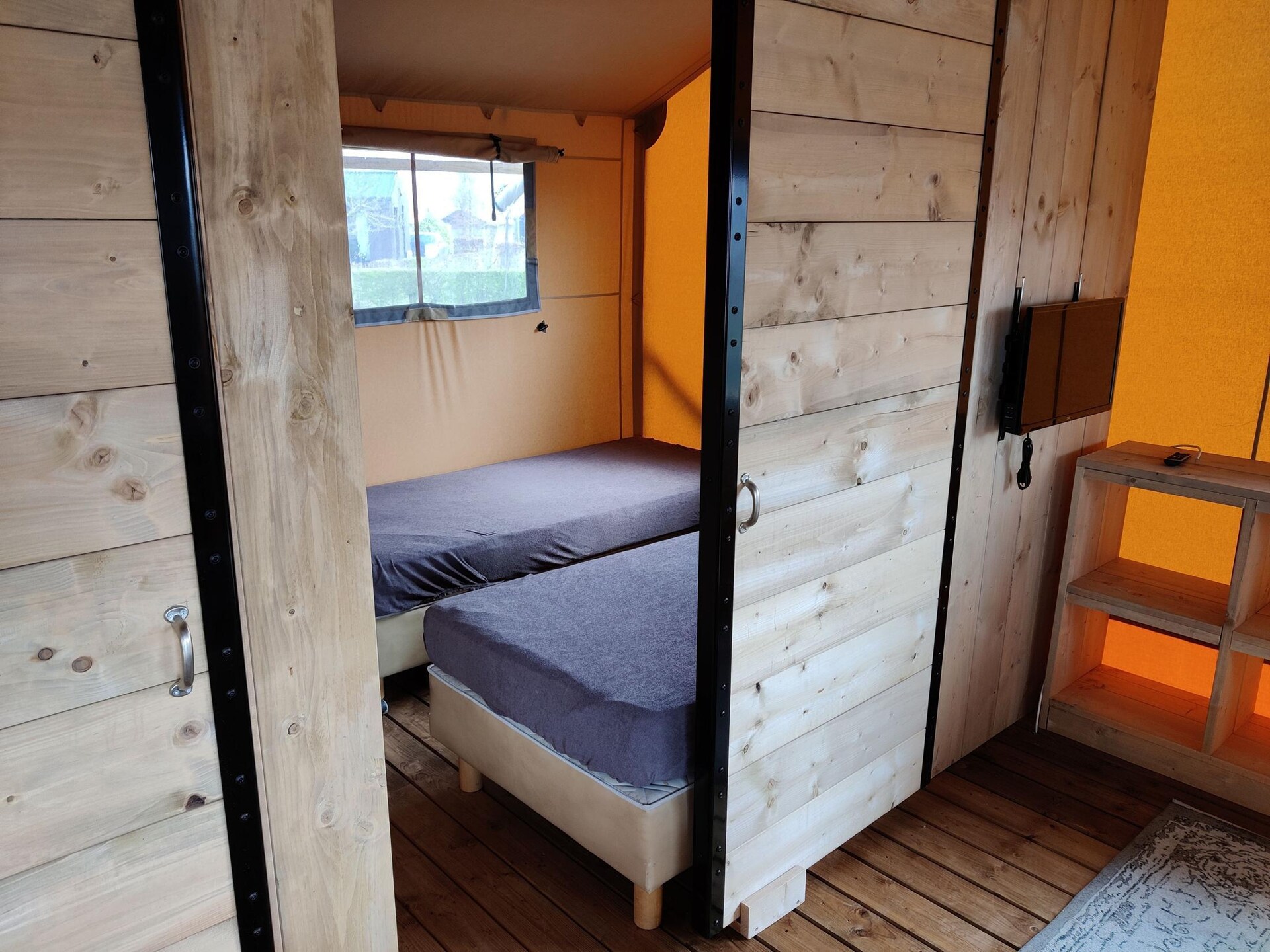 Luxe glampingtent met uitzicht op Kuinderbos in Bant, Flevoland - foto 4