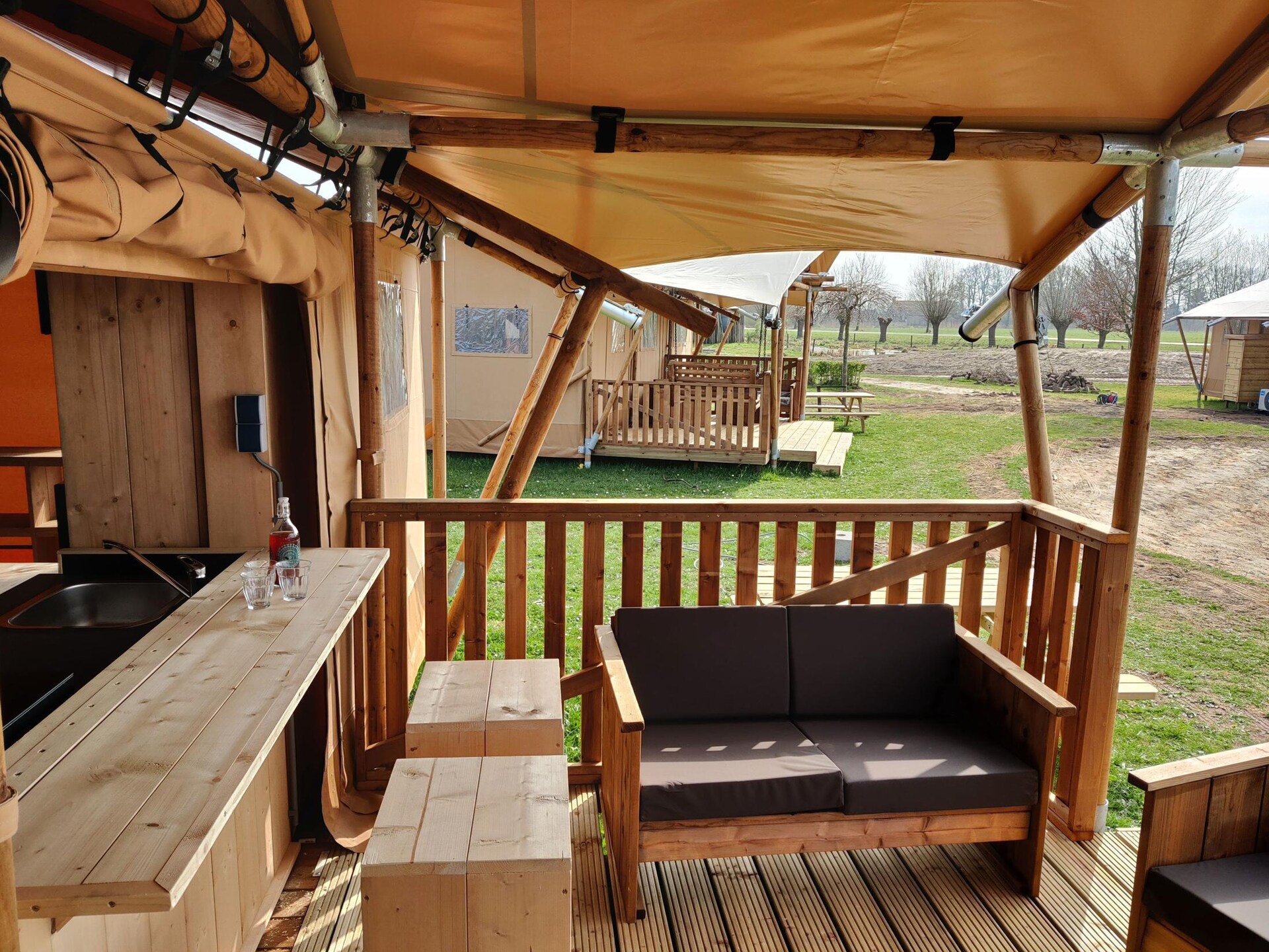 Luxe glampingtent met uitzicht op Kuinderbos in Bant, Flevoland - foto 11