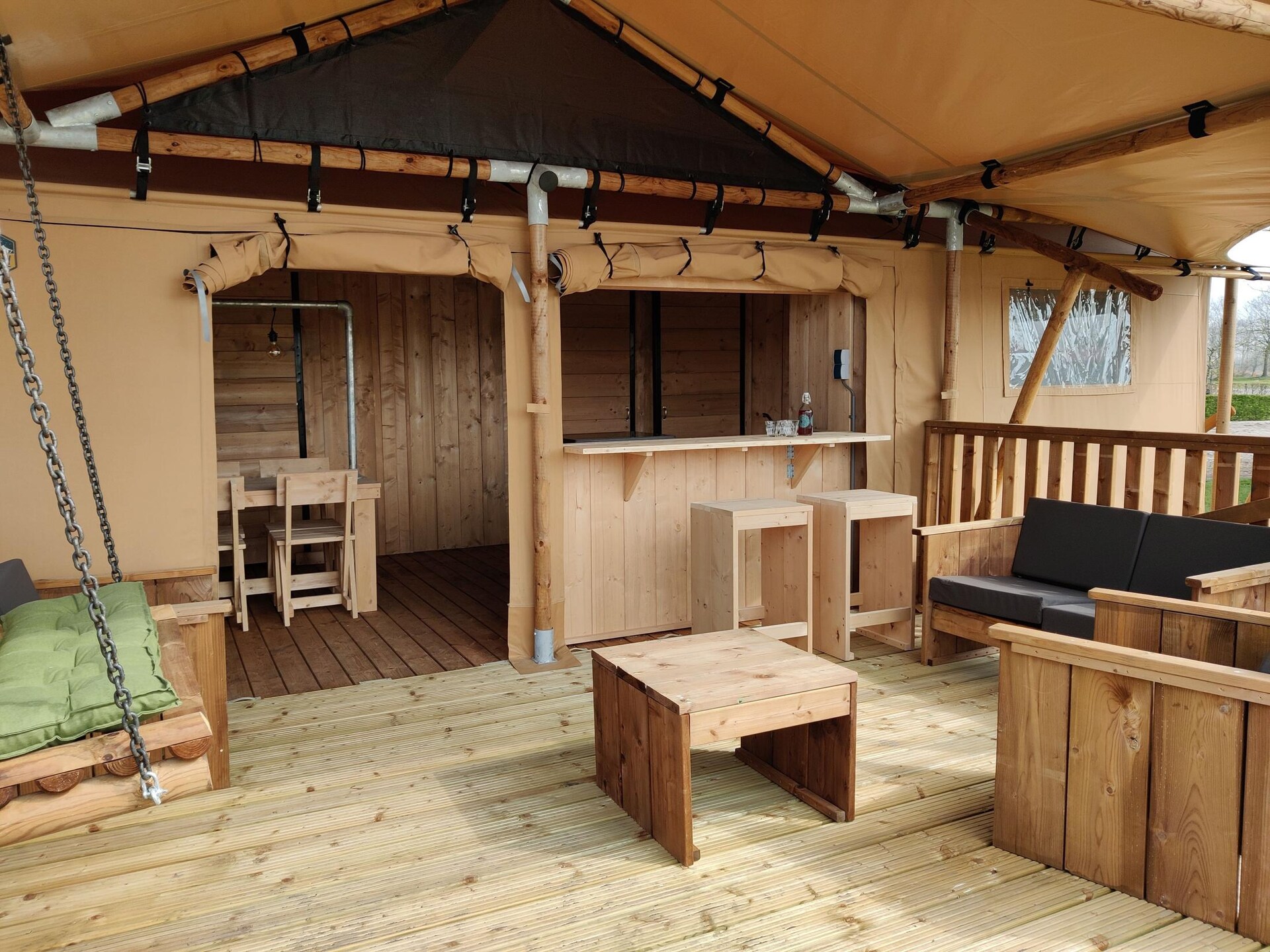 Luxe glampingtent met uitzicht op Kuinderbos in Bant, Flevoland - foto 19