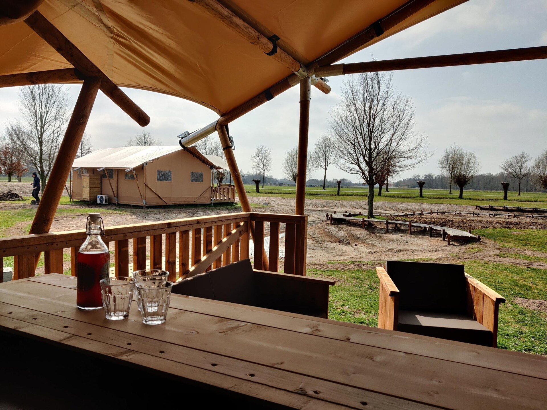Luxe glampingtent met uitzicht op Kuinderbos in Bant, Flevoland - foto 12