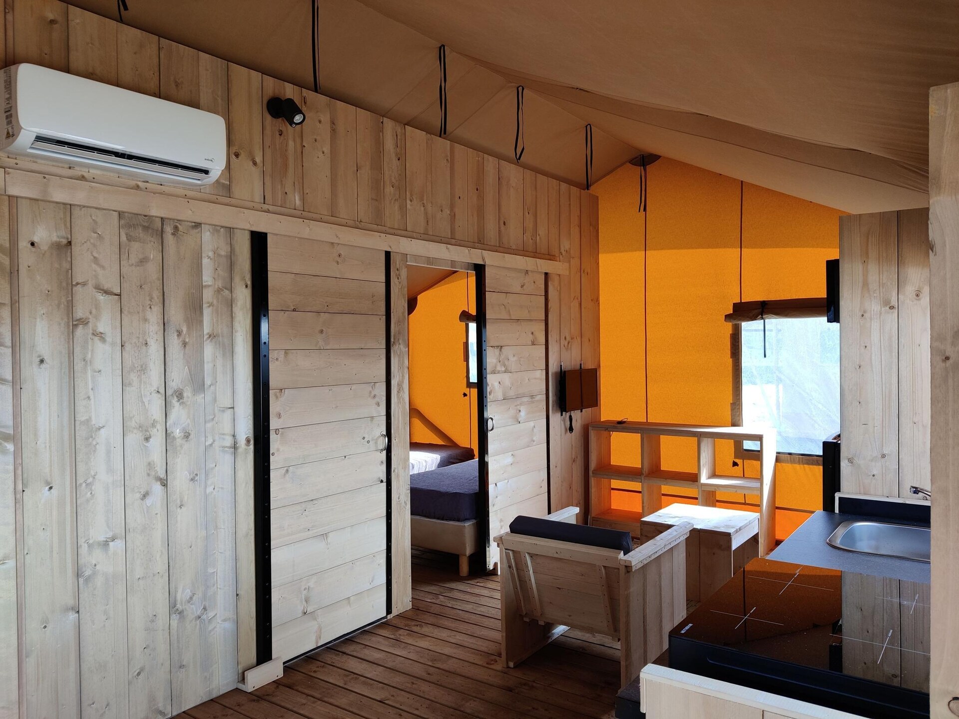 Luxe glampingtent met uitzicht op Kuinderbos in Bant, Flevoland - foto 18