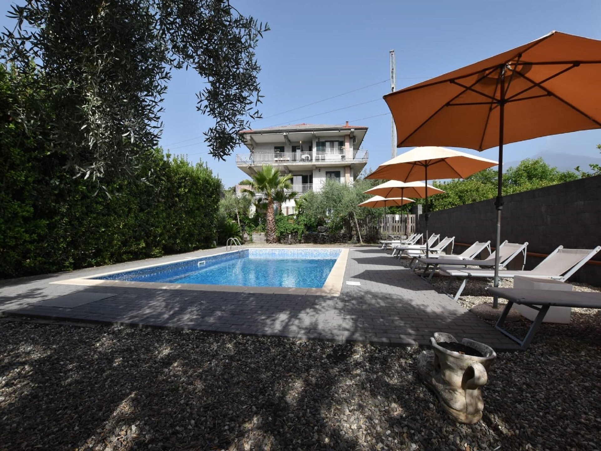 Rustiek appartement op Etna-helling met zwembad, bioscoop en tuin - foto 16