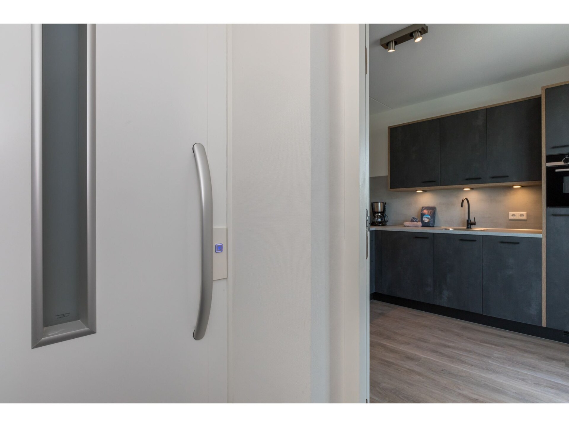 Luxe appartement met uitzicht over jachthaven en Krabbenkreek - foto 12