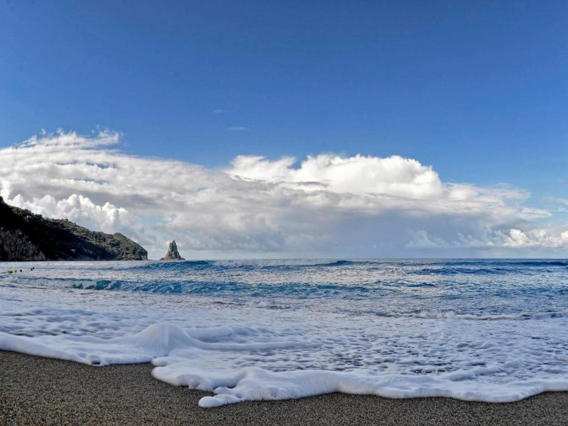 Zonnig appartement met zwembad en uitzicht op zee in Benitses - foto 9