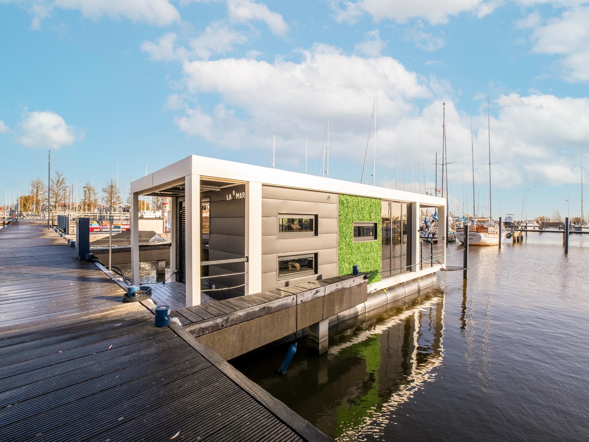 Woonboot Marina Sunrise: slapen aan het IJsselmeer in hartje Volendam - foto 16