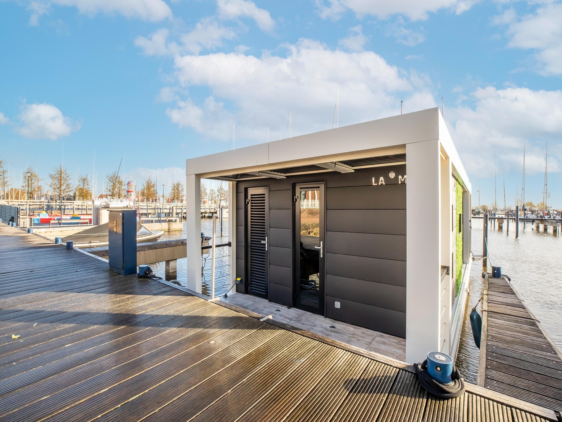 Woonboot Marina Sunrise: slapen aan het IJsselmeer in hartje Volendam - foto 8