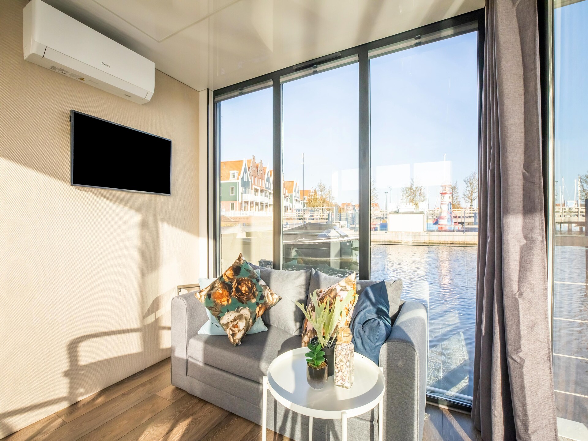 Woonboot Marina Sunrise: slapen aan het IJsselmeer in hartje Volendam - foto 9