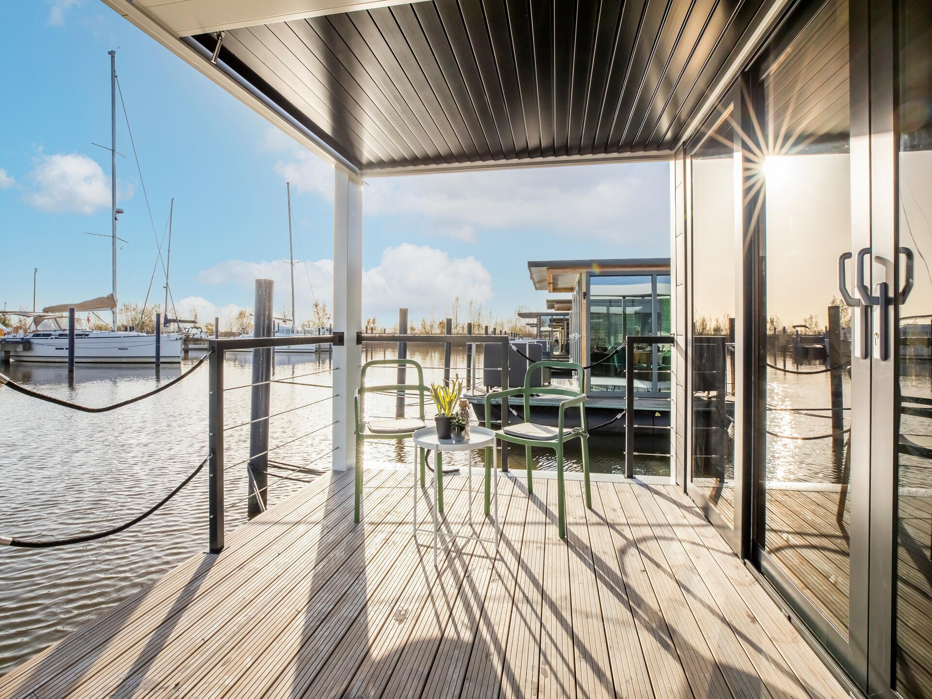 Woonboot Marina Sunrise: slapen aan het IJsselmeer in hartje Volendam - foto 10
