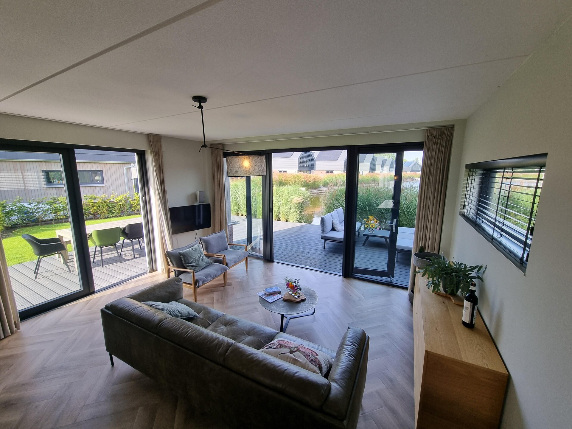 Luxe watervilla aan Slotermeer met eigen aanlegsteiger in Balk - foto 7