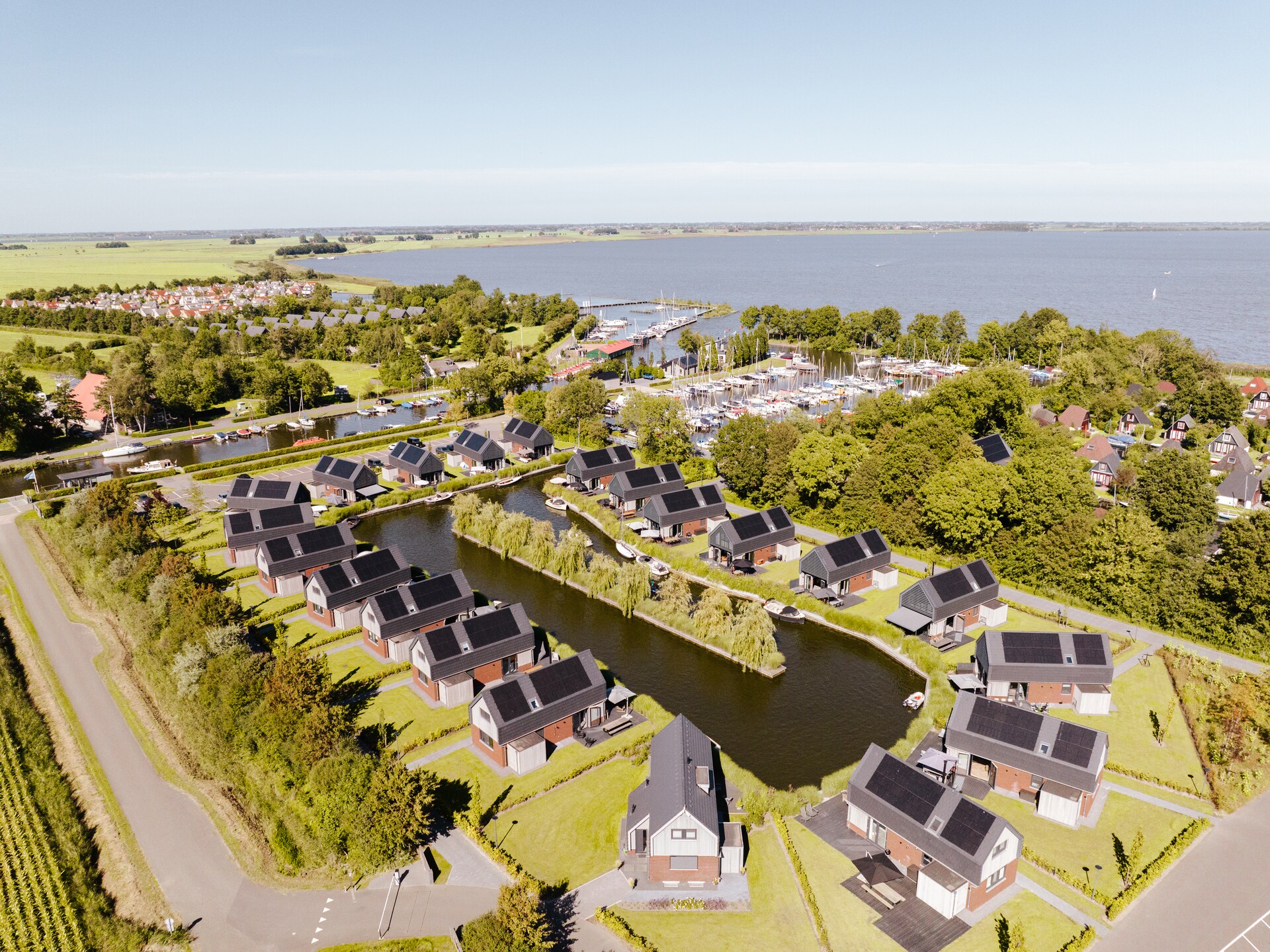 Luxe watervilla aan Slotermeer met eigen aanlegsteiger in Balk - foto 42