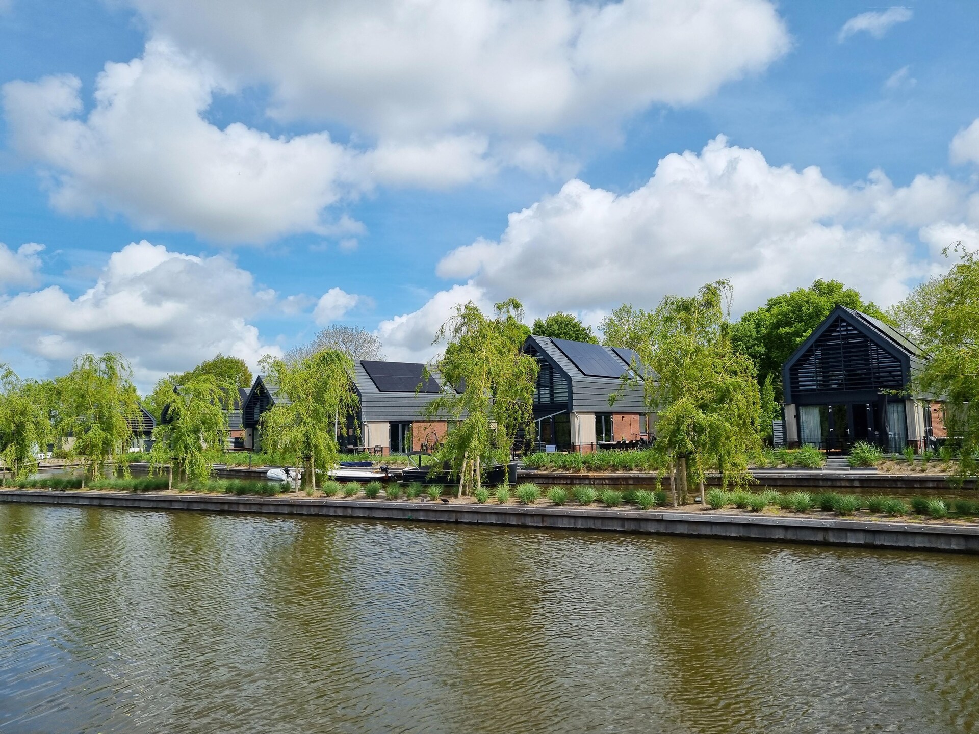 Luxe watervilla met aanlegsteiger aan het Slotermeer in Friesland - foto 16