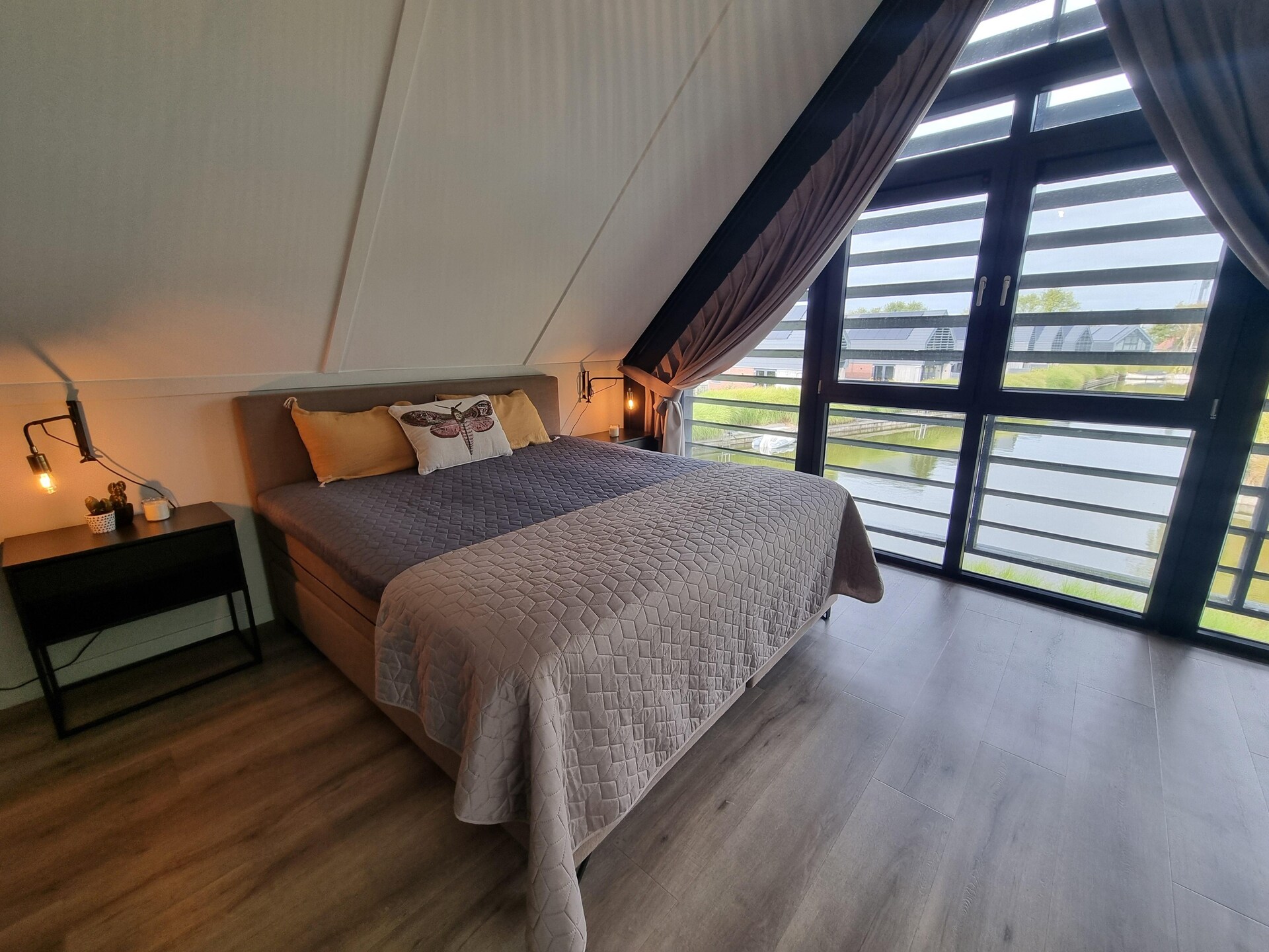 Luxe watervilla met aanlegsteiger aan het Slotermeer in Friesland - foto 35