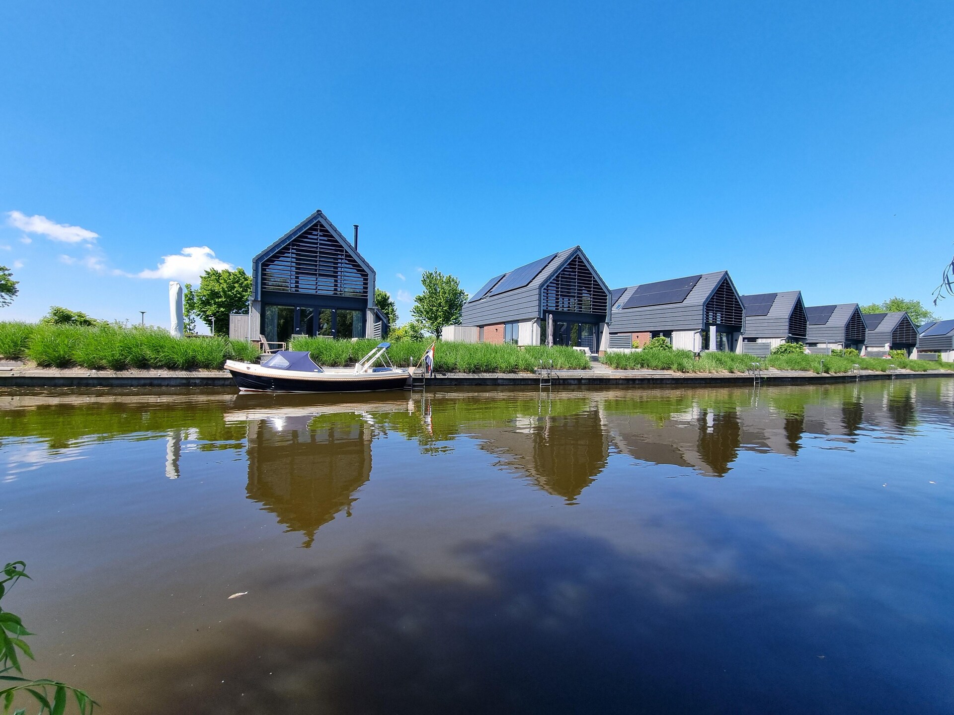 Watervilla Fjirtjin: Luxe verblijf aan het Slotermeer in Friesland - foto 21